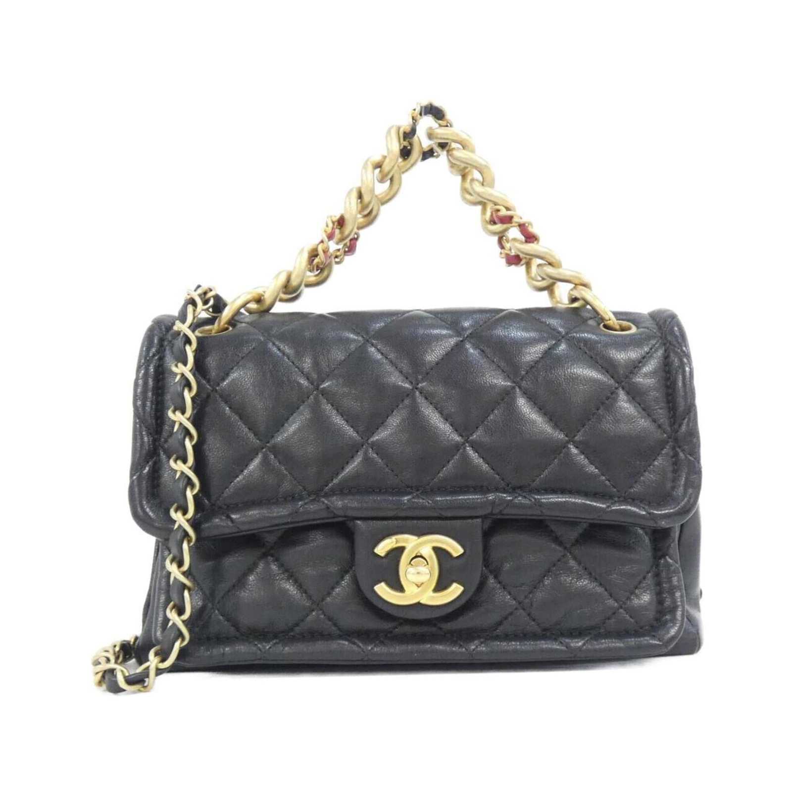 Leather Handbag Chanel: Leather Handbag Chanel Lambskin leather construction gives this Chanel handbag its luxurious feel and softness. Measuring just 15cm x 23cm x 8cm, it's a stylish and compact accessory perfect for
