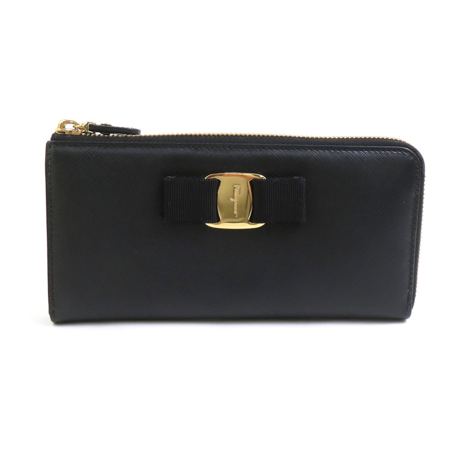 Long Wallet Ferragamo Salvatore Bi Fold Leather: Long Wallet Ferragamo Salvatore Bi Fold Leather Black leather bi-fold wallet from Salvatore Ferragamo, Italy, measuring 9.5cm x 19cm x 2cm. This long wallet comes with a box and features high-quality