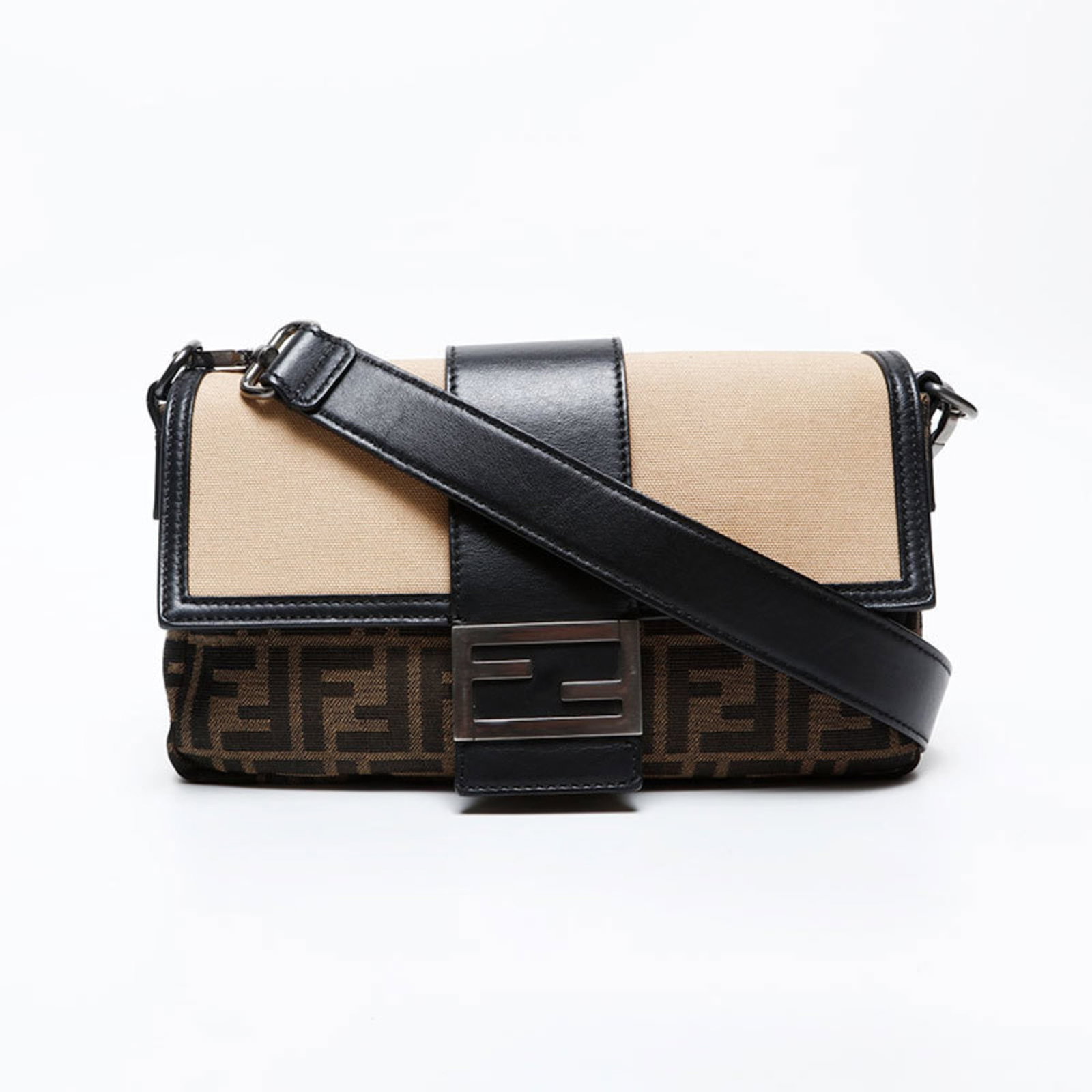 Shoulder Bag Fendi: Shoulder Bag Fendi Brown Fendi Zucca shoulder bag with adjustable strap length, measuring 15cm x 25cm x 4cm. This stylish bag features a classic design and premium materials, making it a versatile