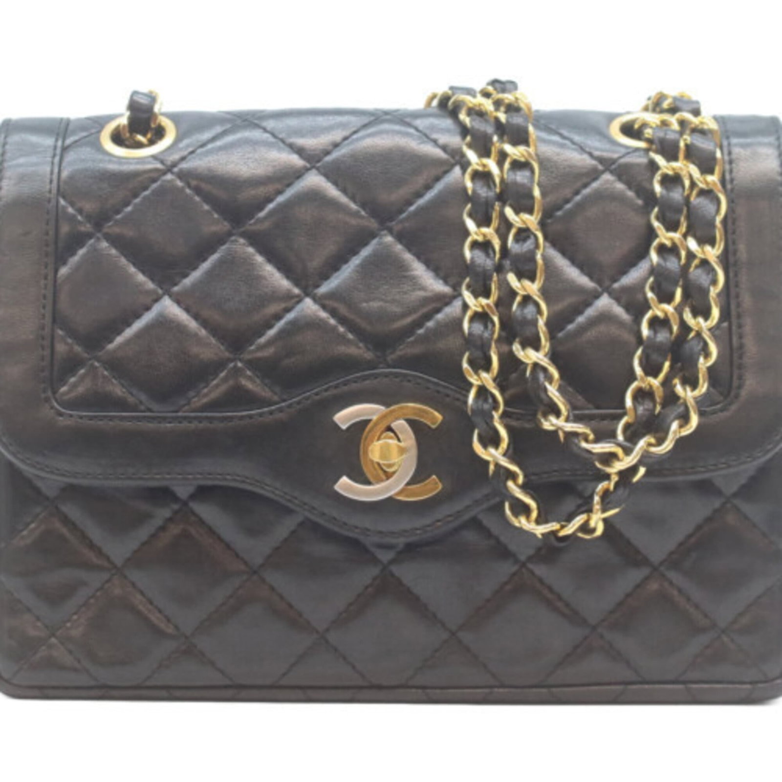 Shoulder Bag Leather Chanel: Shoulder Bag Leather Chanel Black lambskin leather shoulder bag with gold and silver hardware, measuring 15.5cm x 22cm x 6cm. This Chanel-style bag features a classic design and premium materials,
