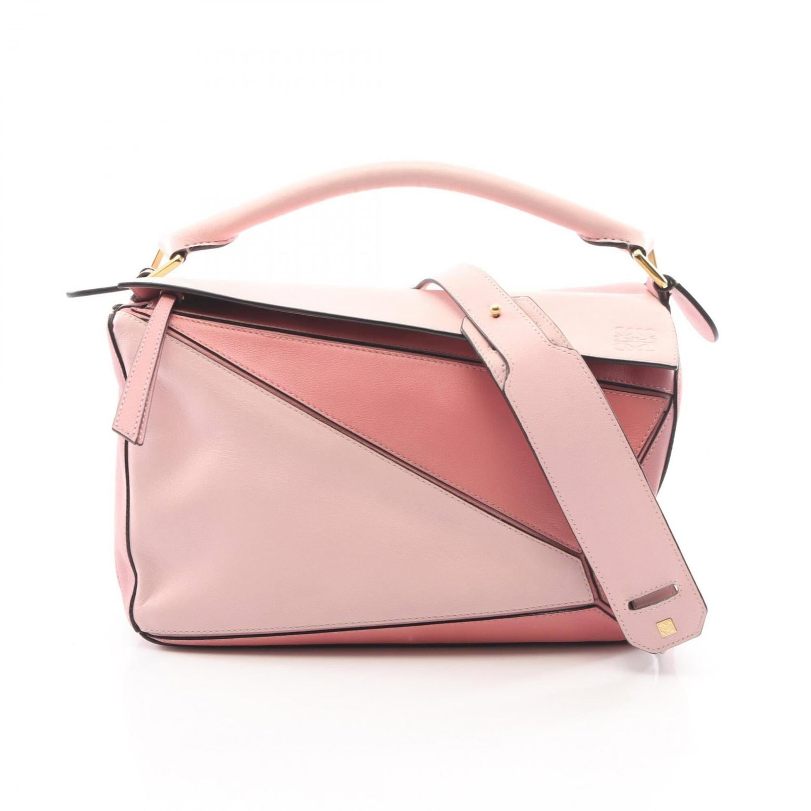 Loewe Handbag Leather: Loewe Handbag Leather Pink Loewe Handbag Leather. Made from high-quality leather, this handbag measures 18cm x 29cm x 12cm and features a distinctive pink color. The bag's size and material make it a 