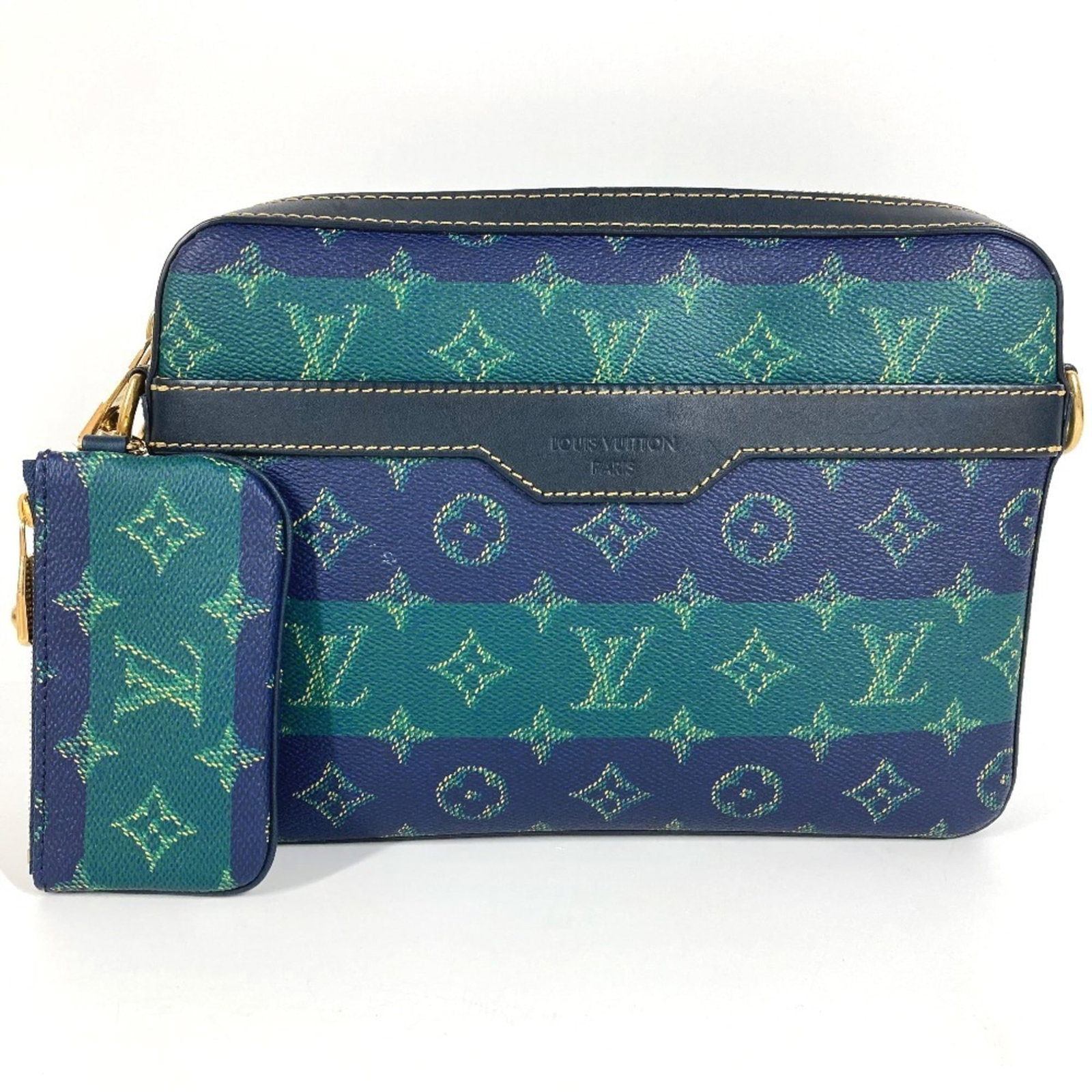 Clutch Bag Louis Vuitton: Clutch Bag Louis Vuitton Blue and Green Louis Vuitton Clutch Bag. This stylish clutch bag features the iconic monogram pattern in blue and green hues, measuring 18cm x 25cm. A compact and elegant acce