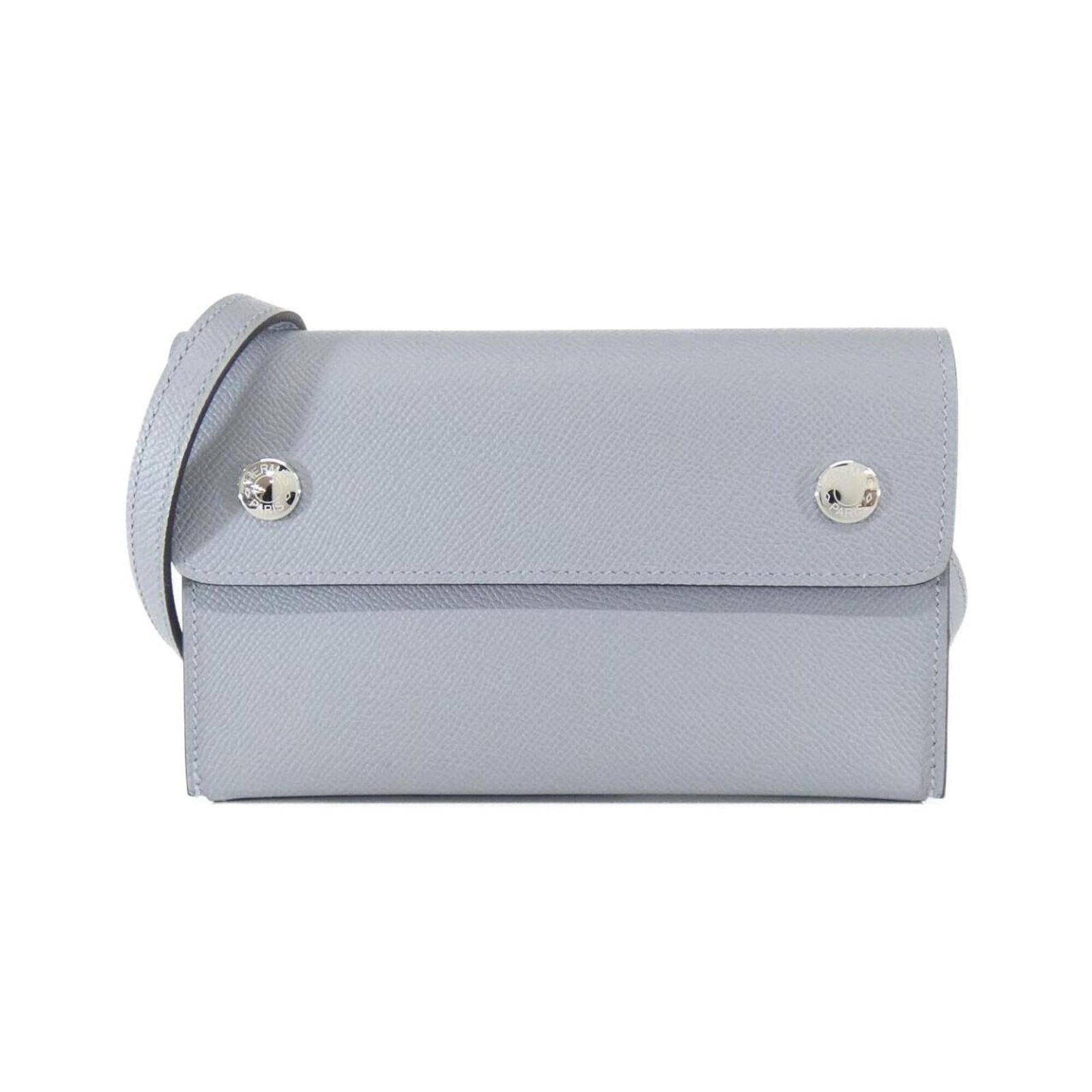 Hermes Leather Chain Shoulder Wallet Epsom: Hermes Leather Chain Shoulder Wallet Epsom The Hermes Leather Chain Shoulder Wallet Epsom boasts sleek, sophisticated design with its gray Epsom leather construction. Measuring 11.5cm x 18.5cm x 3.5cm