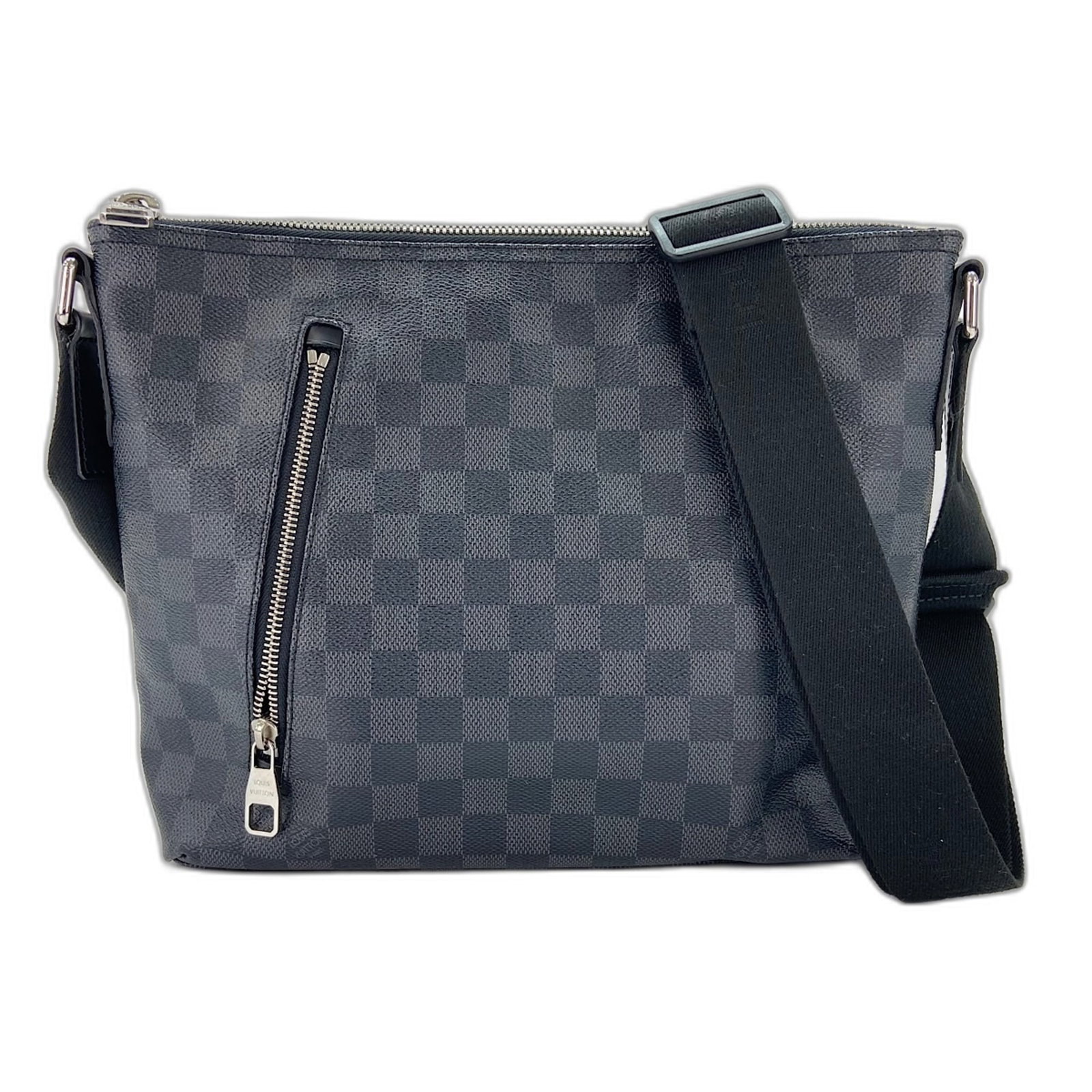 Shoulder bag from Louis Vuitton: Shoulder bag from Louis Vuitton Black Louis Vuitton shoulder bag with dimensions 25cm x 28cm x 6cm, perfect for everyday use. This stylish bag features a classic design and sleek black color that will