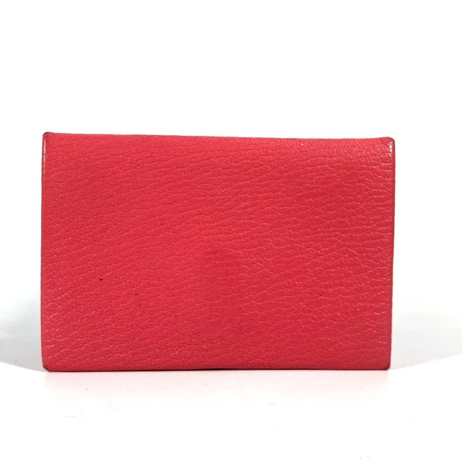 Chevre leather card case by Hermes: Chevre leather card case by Hermes Chevre leather card case by Hermes features soft, supple material and a compact size. Made from high-quality chevre leather, this card case exudes understated