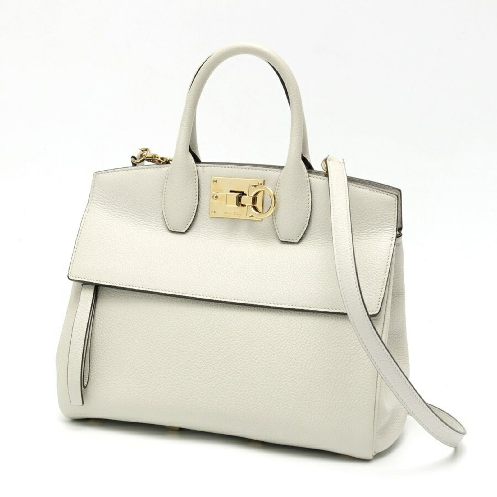 Salvatore Ferragamo Handbag Leather: Salvatore Ferragamo Handbag Leather Light gray leather handbag from Salvatore Ferragamo, crafted in Italy with dimensions 25cm x 29cm x 14cm. This classic design features high-quality leather