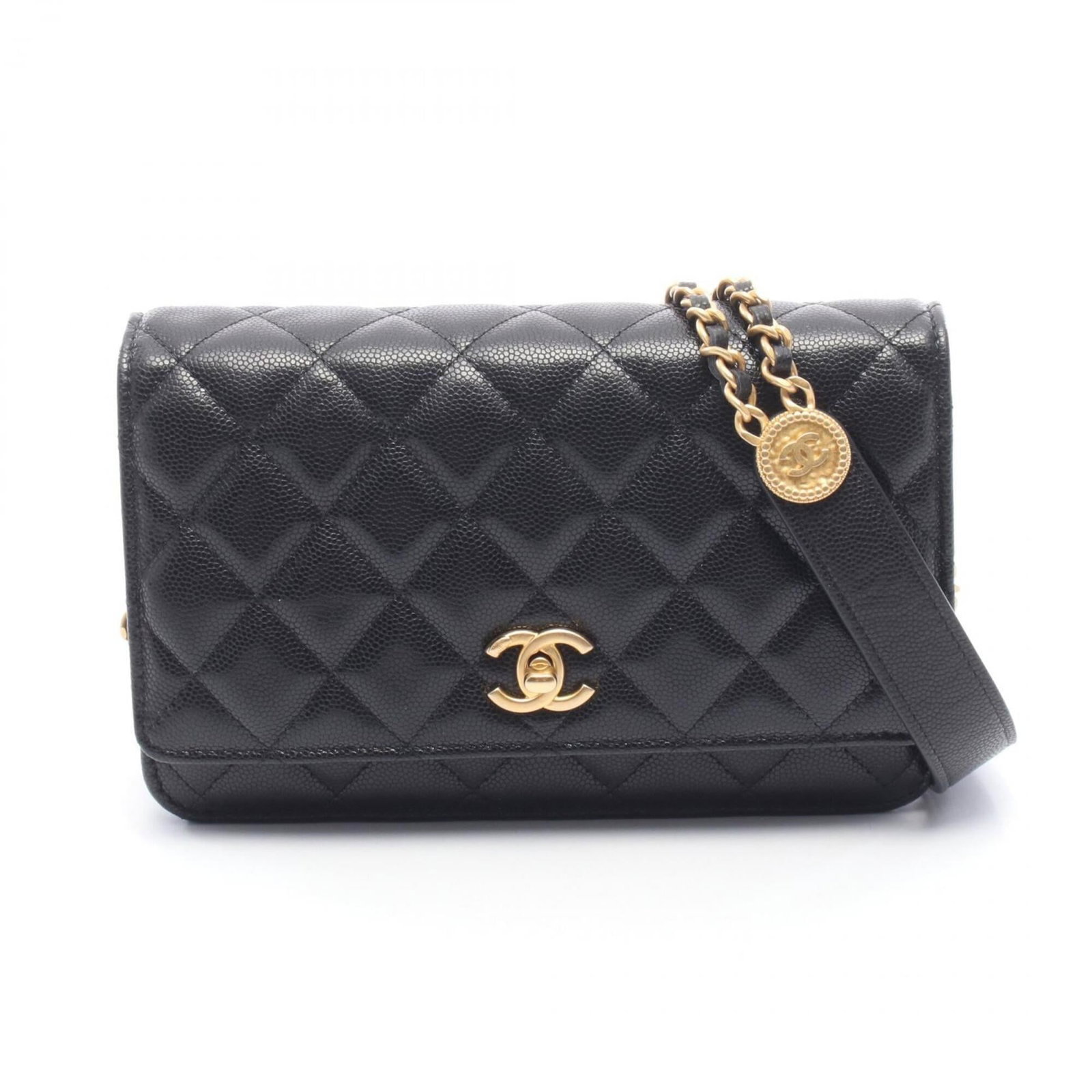 Calfskin handbag bag shoulder Chanel: Calfskin handbag bag shoulder Chanel Grained Calfskin shoulder bag from Chanel, featuring black exterior and gold hardware. Measuring 12cm x 19cm x 3.5cm, this handbag boasts a sleek design with premi