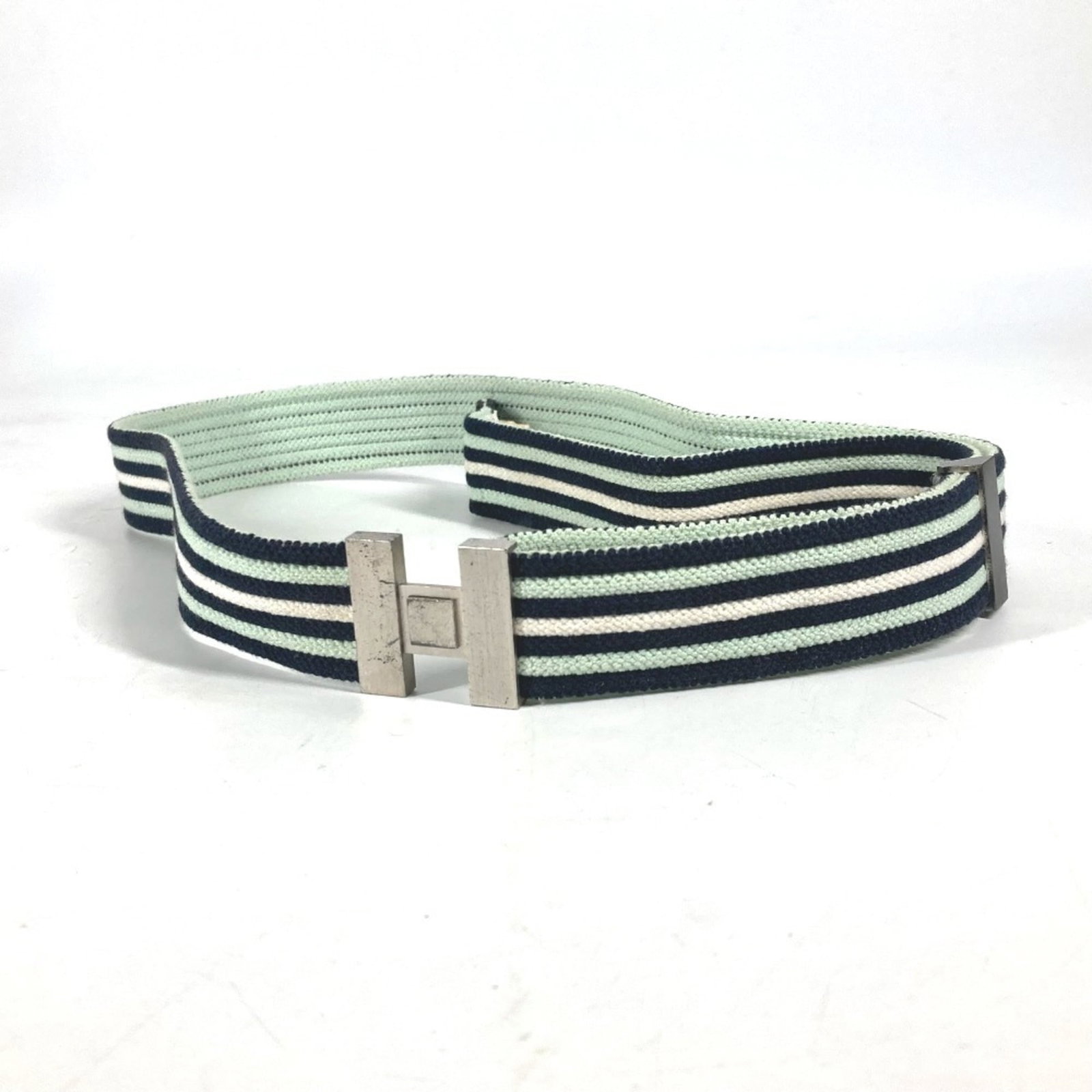 Hermes belt standard: Hermes belt standard Standard Hermes belt in green, a classic accessory for those who appreciate timeless design. Made from high-quality materials, this belt features a sleek and sophisticated look th