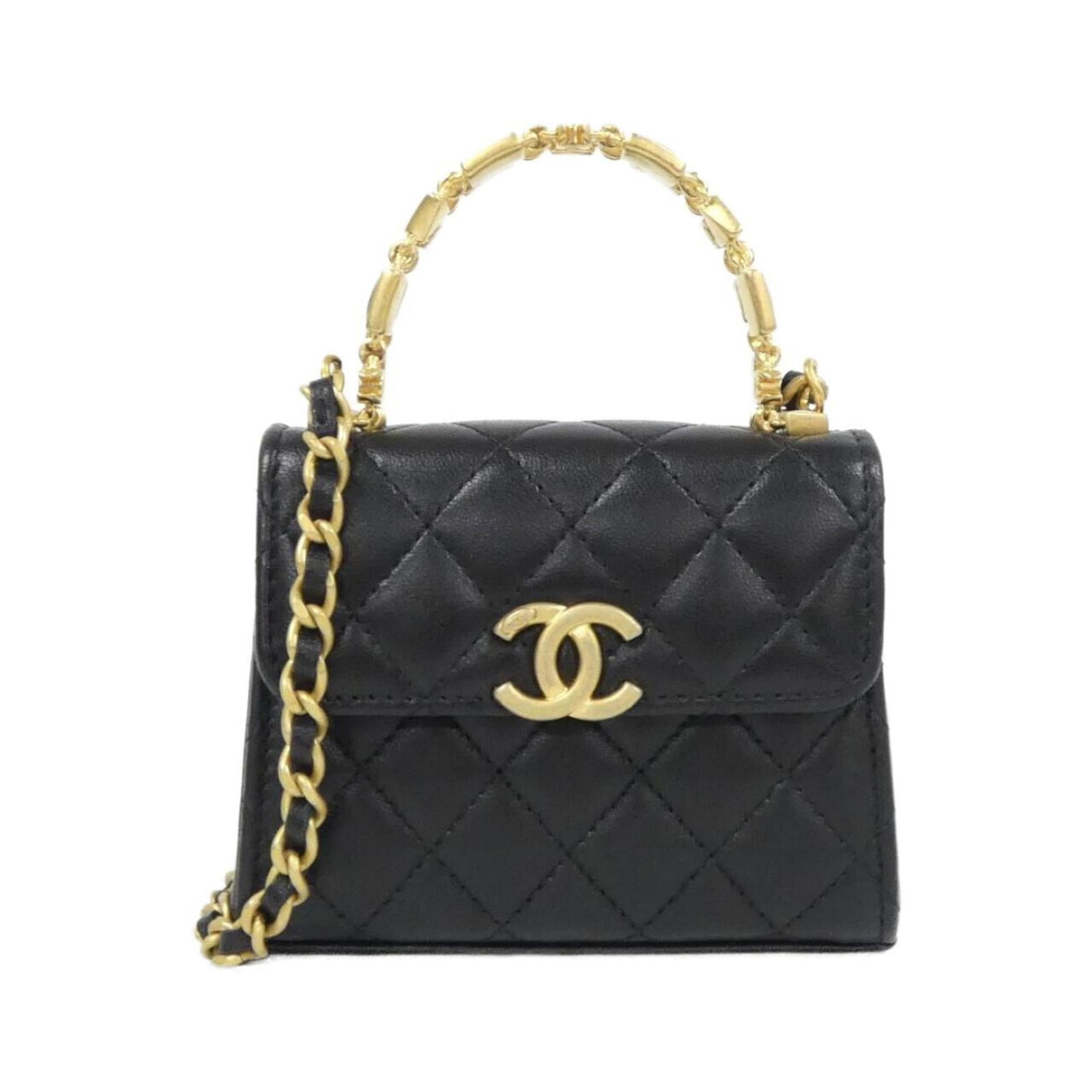 Shoulder Bag Leather Chanel: Shoulder Bag Leather Chanel Black Lamb Leather Shoulder Bag from Chanel, featuring matte gold hardware and classic design. Made from high-quality lamb leather, this shoulder bag measures 9cm x 11cm x 
