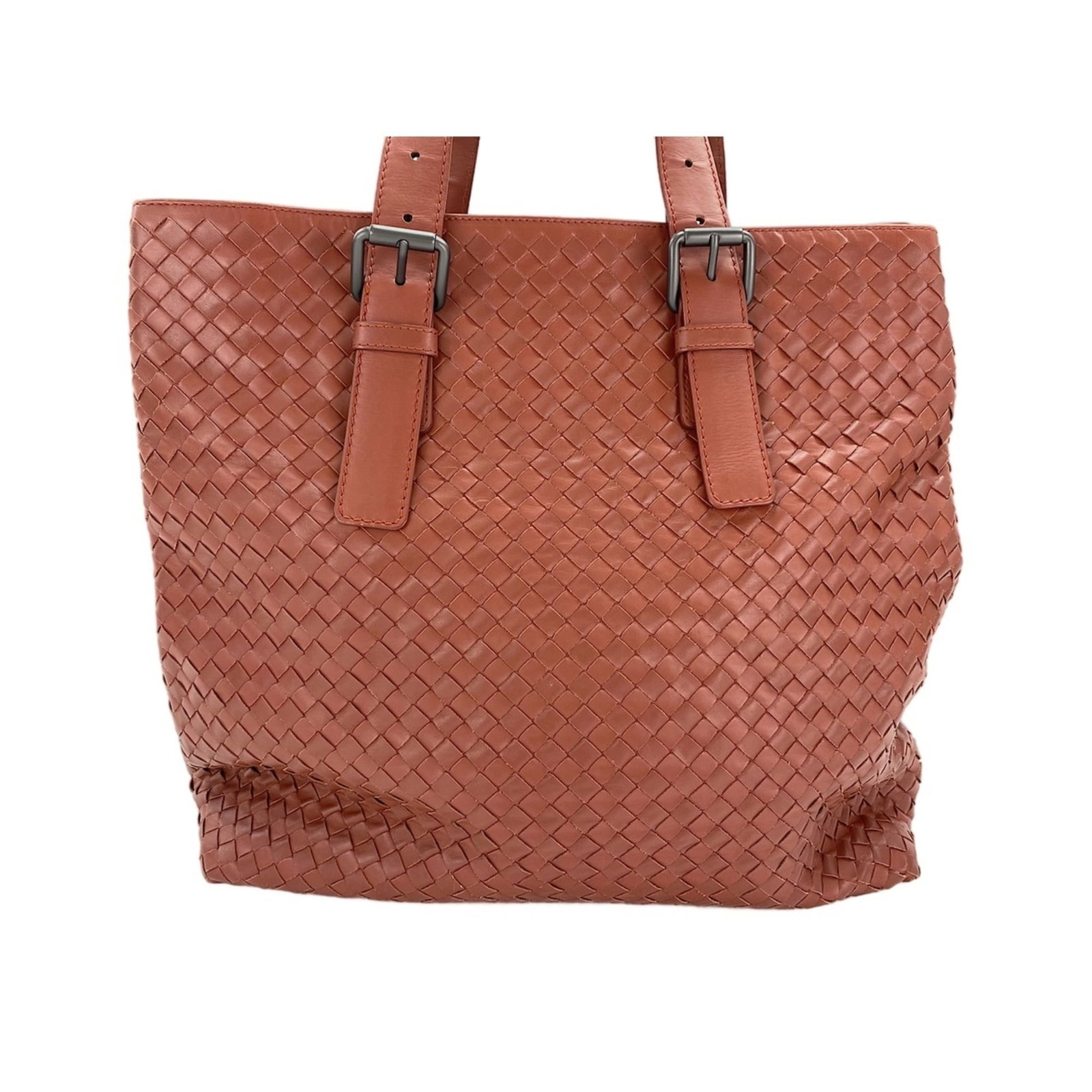 Bottega Veneta Tote Bag: Bottega Veneta Tote Bag Bottega Veneta's iconic tote bag boasts a striking red color, perfectly balanced by its sleek and sophisticated design. Measuring 36cm x 45cm x 16cm, this stylish accessory