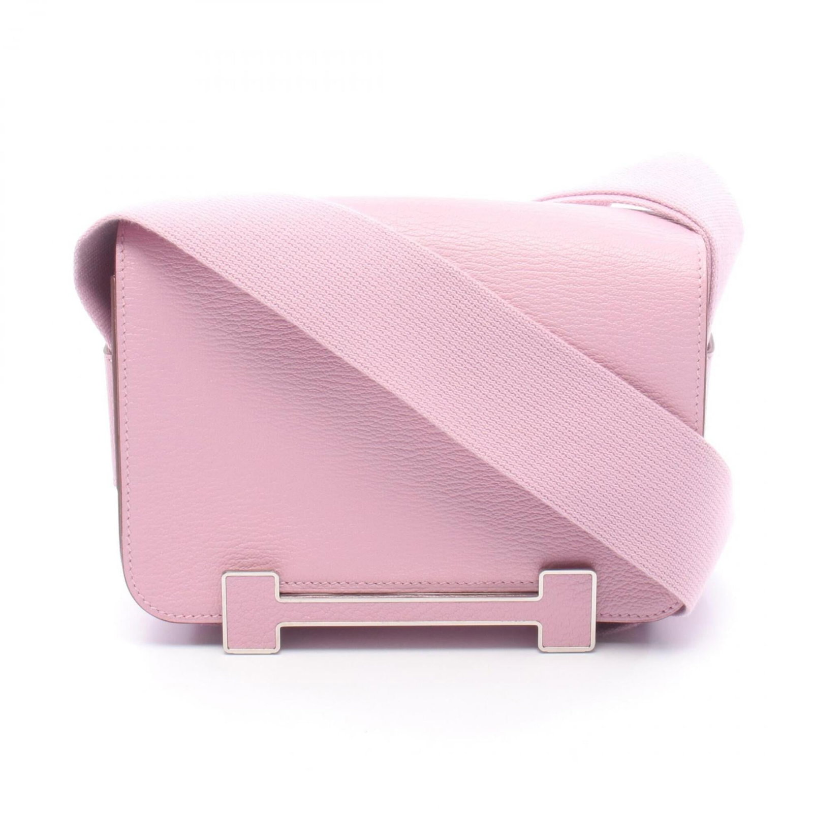 Hermes Handbag Shoulder Bag Chevre Leather: Hermes Handbag Shoulder Bag Chevre Leather Pink Chevre Leather Shoulder Bag from Hermes, measuring 14cm x 20cm x 7cm. This stylish handbag features high-quality chevre leather construction and a