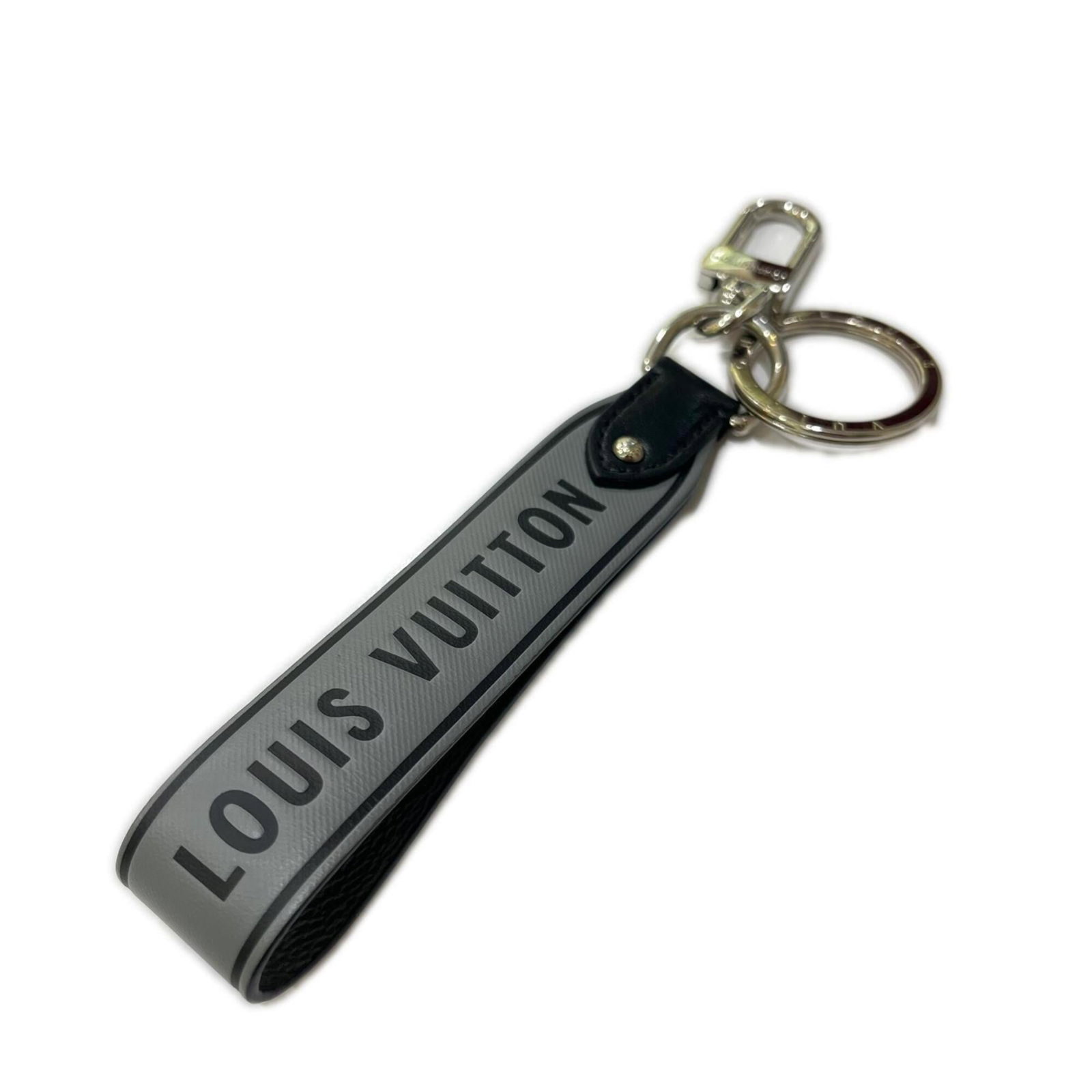 Keyring Leather Louis Vuitton: Keyring Leather Louis Vuitton Gray leather keyring from Louis Vuitton, made from high-quality material. This stylish accessory features the iconic brand's signature style and a classic gray color