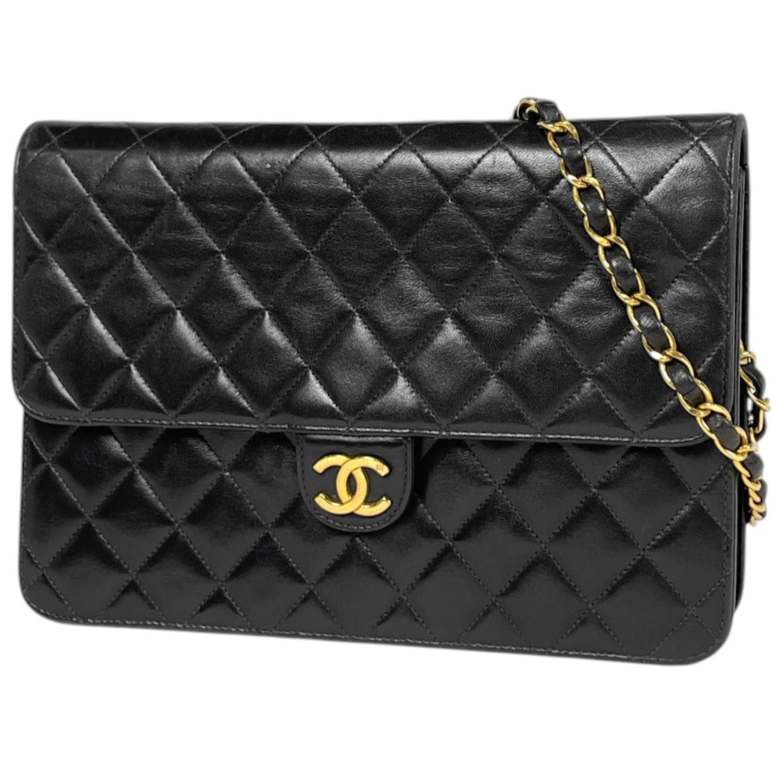 Shoulder Bag Leather Chanel: Shoulder Bag Leather Chanel This black leather shoulder bag from Chanel features a sleek design with precise measurements, standing at 17.5cm x 25cm x 3.5cm. The bag's classic style and timeless color