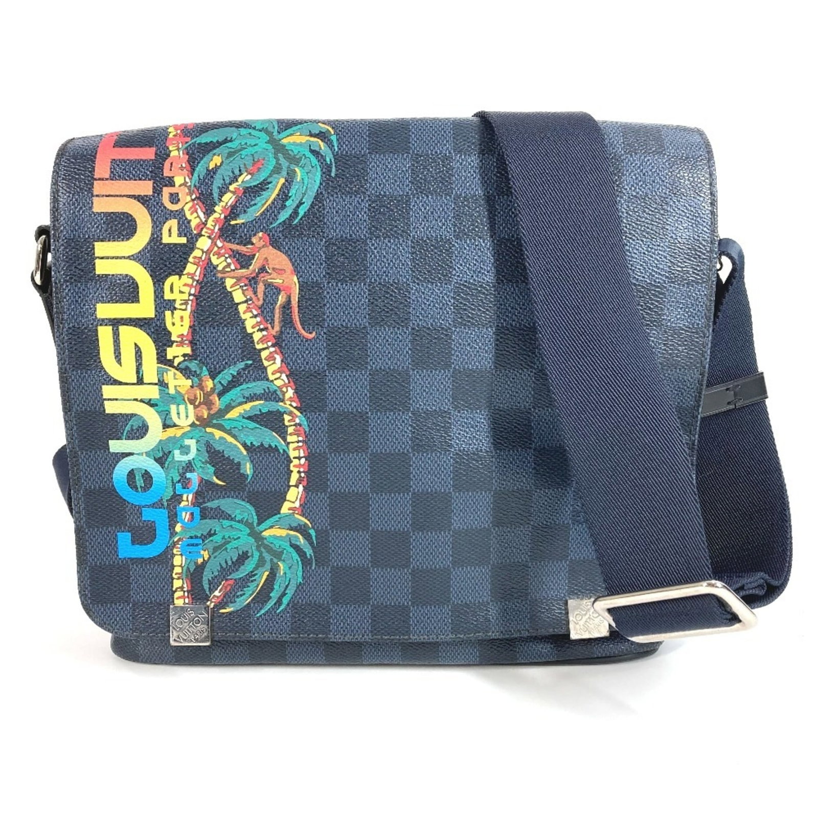 Shoulder bag from Louis Vuitton: Shoulder bag from Louis Vuitton The Louis Vuitton Damier Cobalt shoulder bag boasts a striking multi-color design, featuring navy hues against a vibrant background. Measuring 22cm x 25cm x 6.5cm,