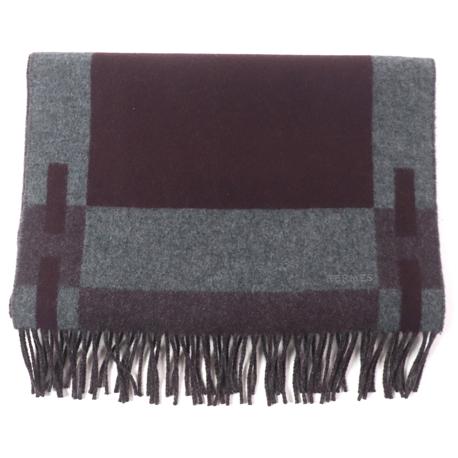 Cashmere Stole by Hermes: Cashmere Stole by Hermes The Hermes Cashmere Stole boasts an exquisite 100% cashmere material, expertly crafted in the United Kingdom. Measuring 1.67m x 41cm, it features a sophisticated gray color an
