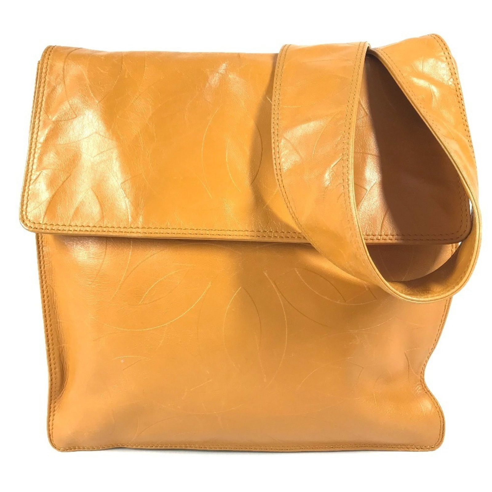 Shoulder Bag Pochette Leather Chanel: Shoulder Bag Pochette Leather Chanel Orange Leather Chanel Pochette Shoulder Bag. This pochette shoulder bag features orange leather, measuring 28.5cm x 27.5cm x 8cm. The Italian-made design