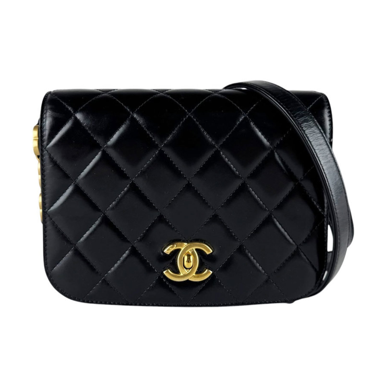 Suede Leather Shoulder Bag Chanel: Suede Leather Shoulder Bag Chanel Suede Leather Shoulder Bag Chanel - A luxurious black messenger bag with suede leather, measuring 14cm x 19cm x 6cm. This stylish shoulder bag features a classic