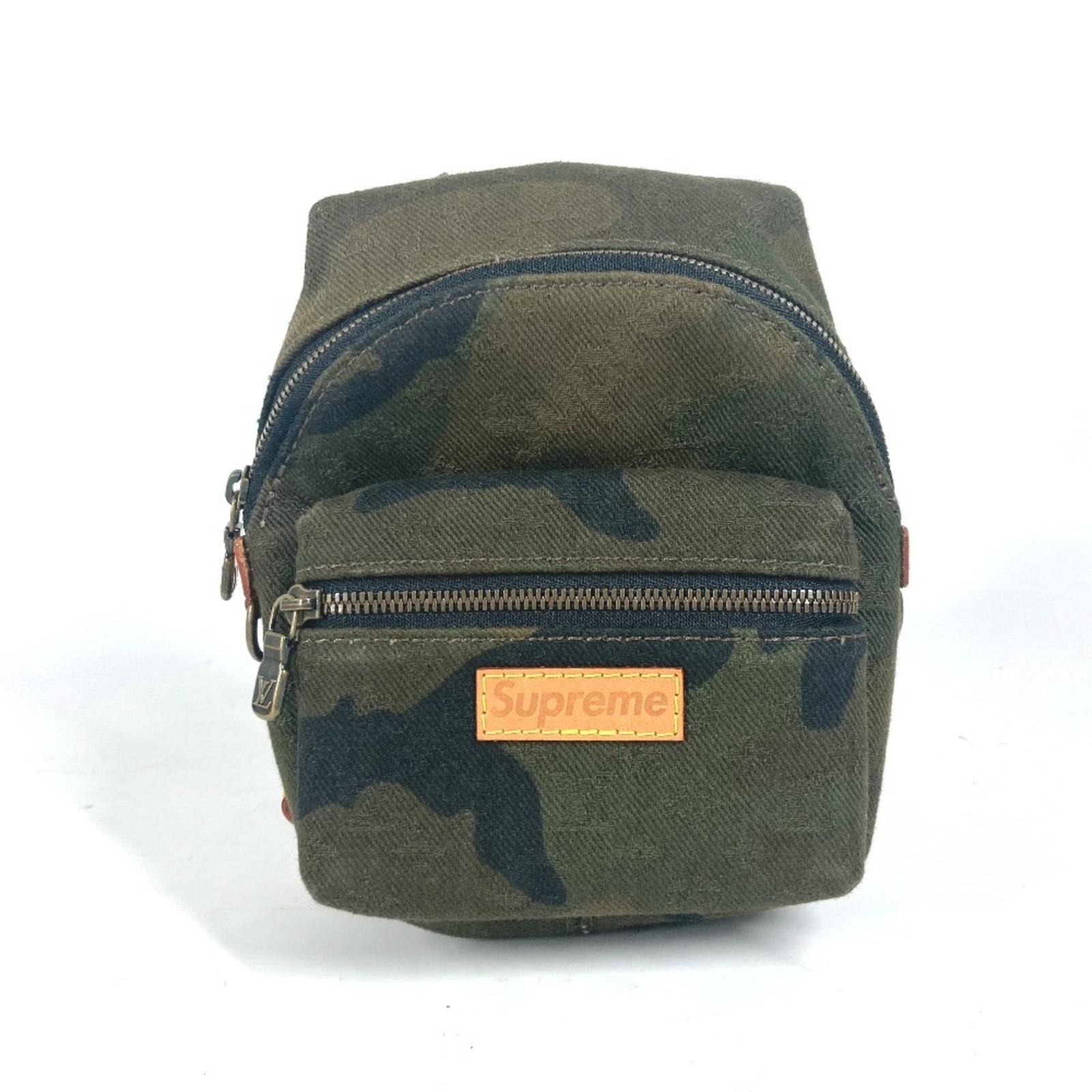 Canvas Louis Vuitton Backpack: Canvas Louis Vuitton Backpack Canvas Louis Vuitton Backpack in Camouflage Green. This iconic backpack features the classic M44201 design, made from high-quality canvas material and measuring 15cm x 11