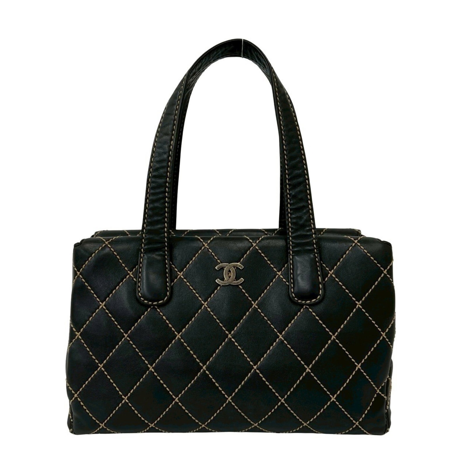 Shoulder Bag Leather Tote Chanel: Shoulder Bag Leather Tote Chanel Black leather shoulder bag with clean lines and classic design, measuring 20cm x 33cm x 8.5cm. Made from high-quality leather, this tote features a timeless style
