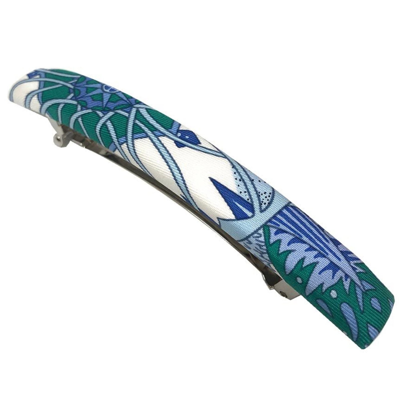 Silk Brass Barrette Hermes: Silk Brass Barrette Hermes Silk and brass come together in this elegant barrette from Hermes, featuring a beautiful blue or green hue. The item includes a box for added convenience. This barrette bear