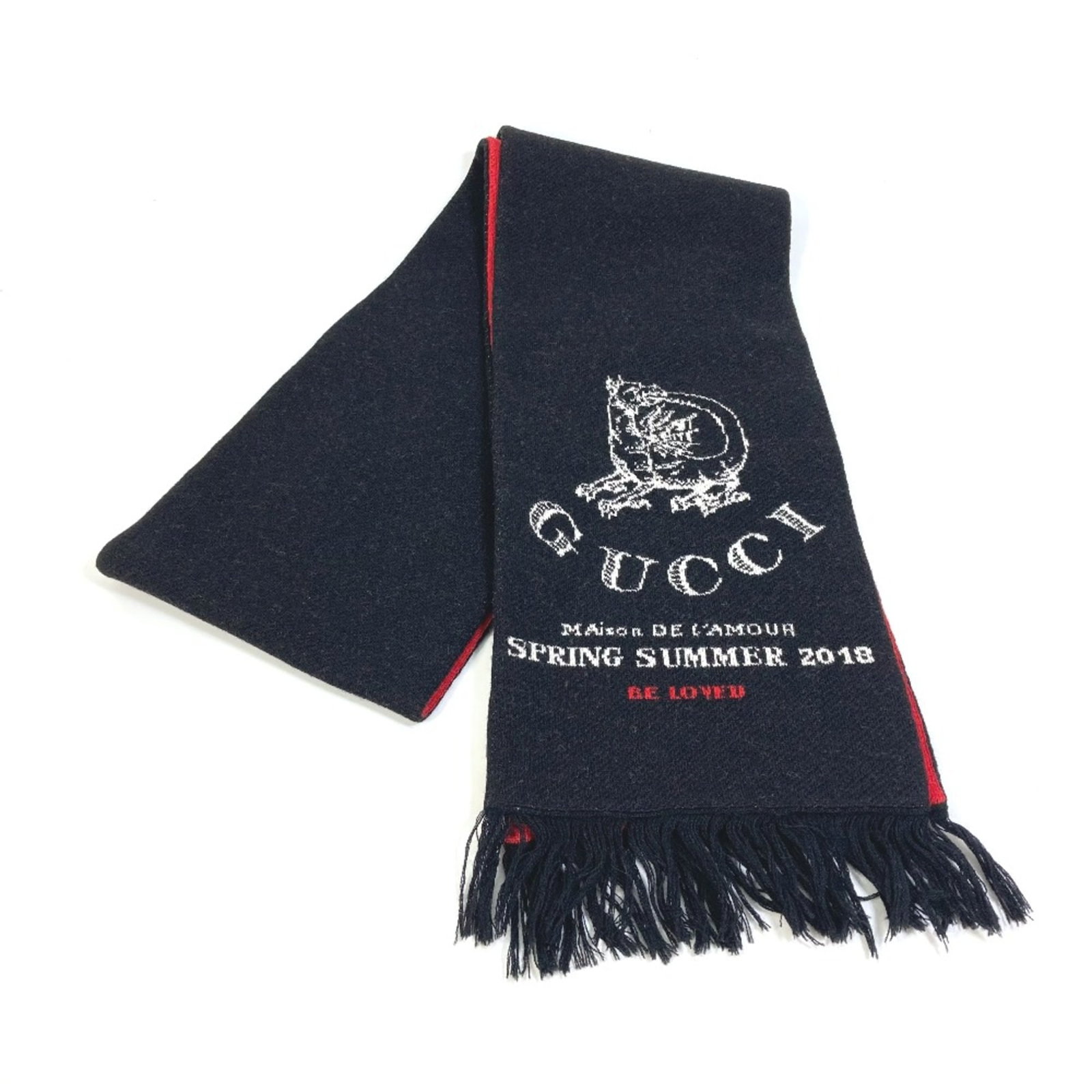 Stole Wool Gucci: Stole Wool Gucci Stole Wool Gucci measures W7.9 x H74.8inch / W20cm x H190cm, showcasing its distinctive black color and wool material. The item's size and catalog values are notable features,