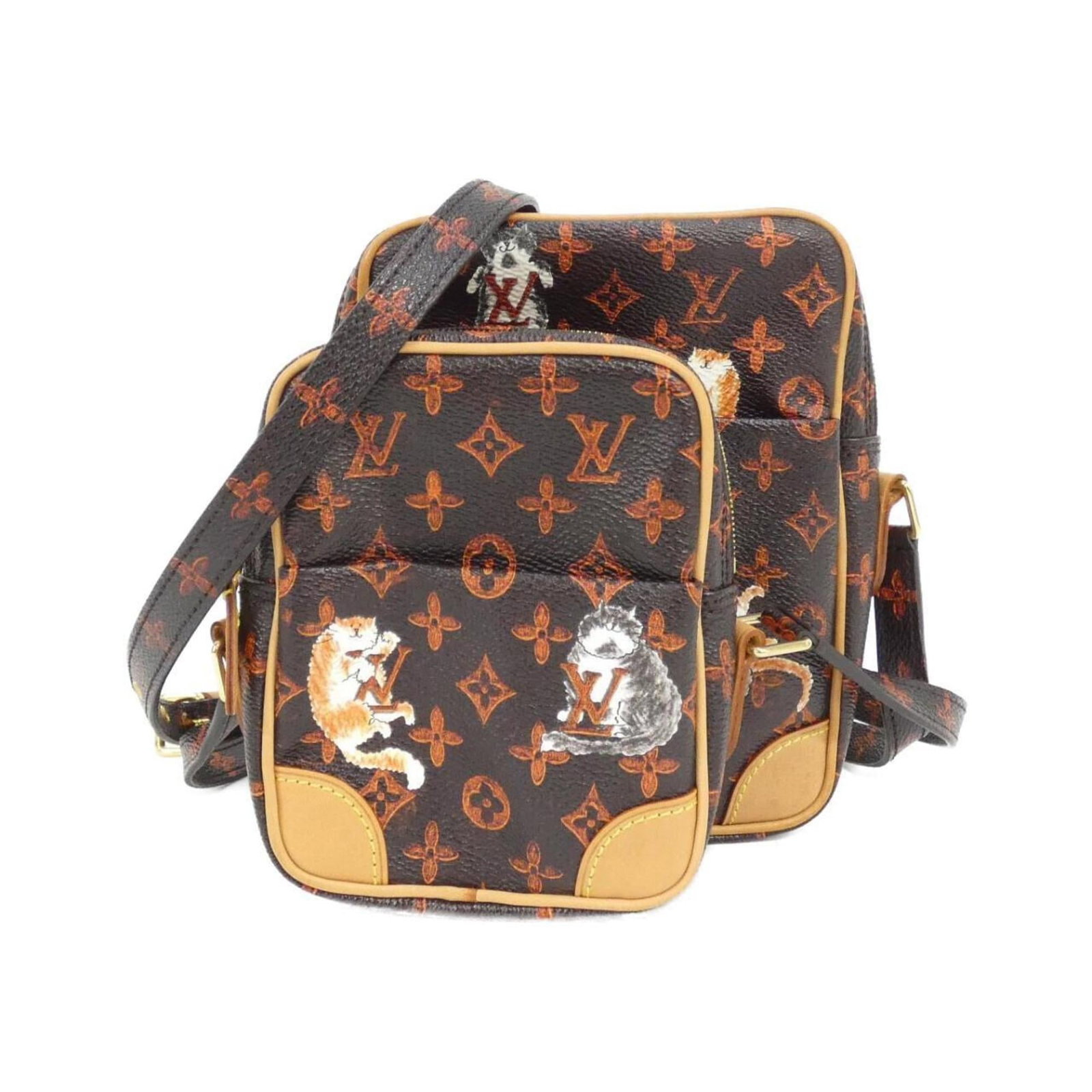 Shoulder bag coated canvas by Louis Vuitton: Shoulder bag coated canvas by Louis Vuitton Coated canvas by Louis Vuitton, featuring a classic design with gold hardware and a timeless marron color. This shoulder bag measures 18cm x 13cm x 3cm, mak