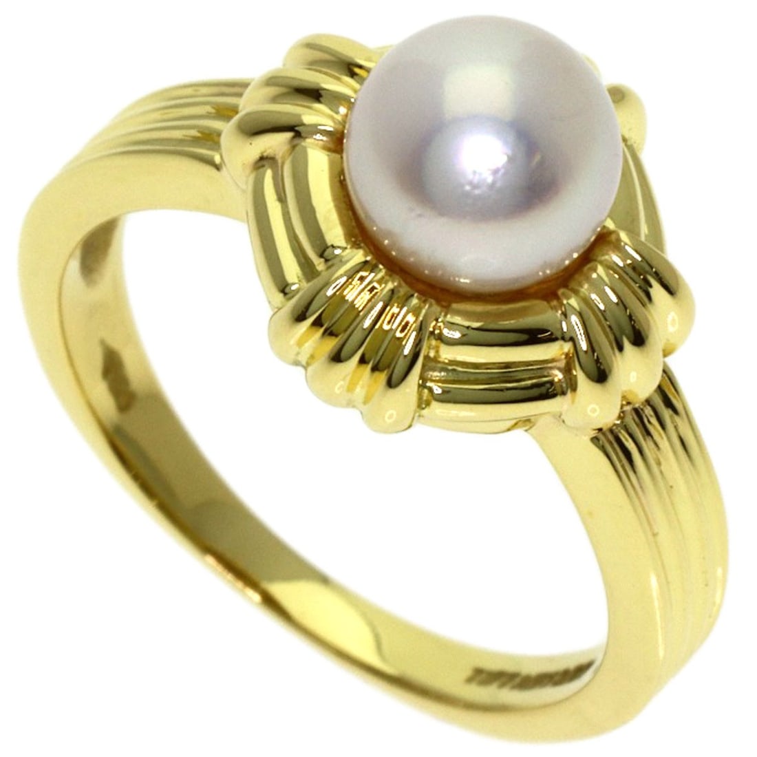 Yellow Gold Tiffany&Co K18 Akoya Pearl Ring: Yellow Gold Tiffany&Co K18 Akoya Pearl Ring K18 Yellow Gold Tiffany&Co Akoya Pearl Ring in a classic design, featuring a high-quality akoya pearl as the main stone set in yellow gold. The ring's K18