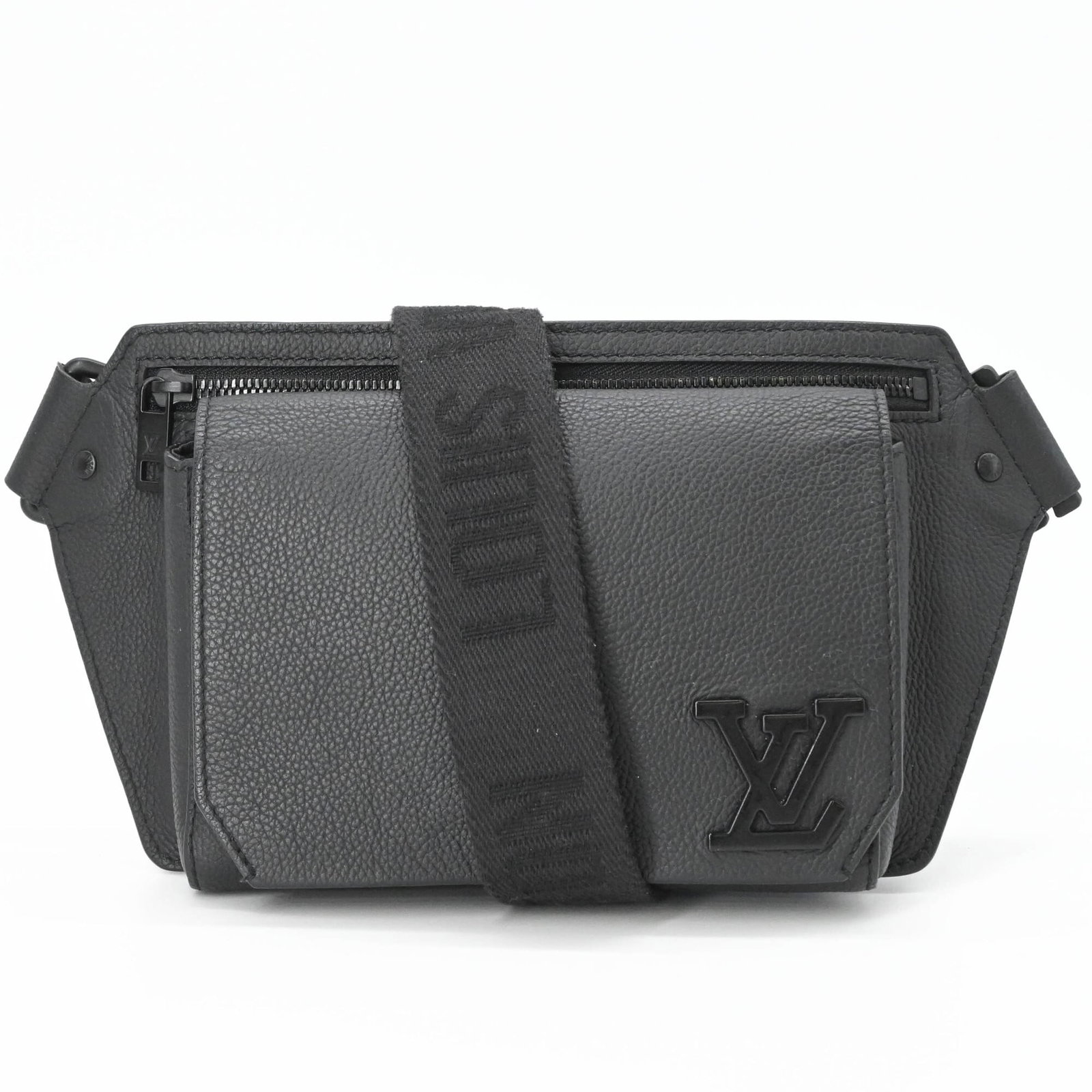 Louis Vuitton Shoulder Bag Sling Bag Leather: Louis Vuitton Shoulder Bag Sling Bag Leather Black leather Louis Vuitton shoulder bag with a sleek, modern design. This stylish sling bag measures 32cm x 18cm x 3.5cm and features the iconic brand's