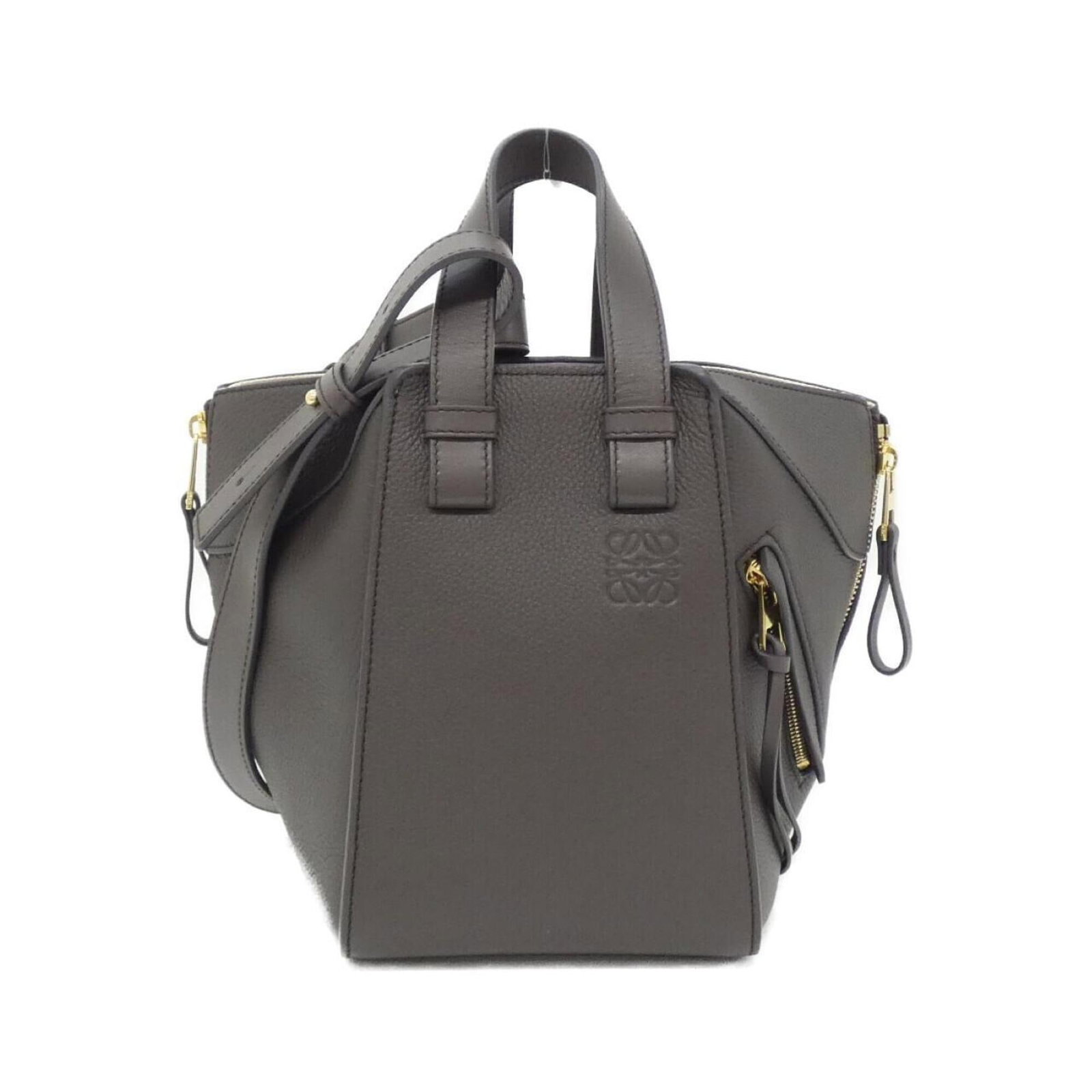 Leather shoulder bag by Loewe: Leather shoulder bag by Loewe Dark gray leather shoulder bag by Loewe, featuring gold hardware and a sturdy design. Made from high-quality calfskin, the bag measures 20cm x 24cm x 20.5cm and weighs 54