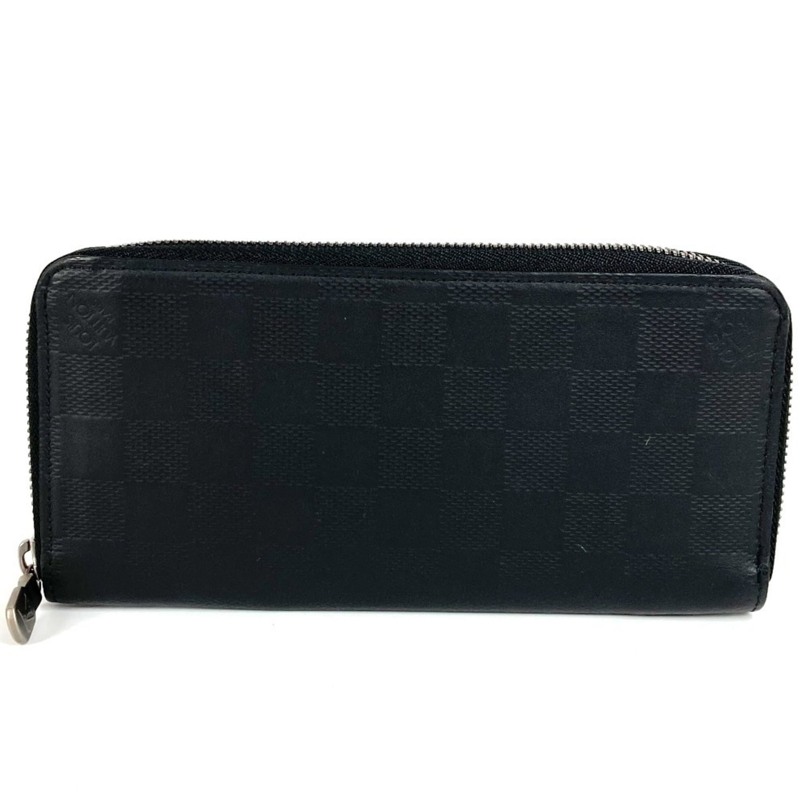 Louis Vuitton Long Wallet (Bi-Fold) Damier Infini: Louis Vuitton Long Wallet (Bi-Fold) Damier Infini Damier Infini pattern adds visual interest to the classic bi-fold design, while black leather provides a sleek and sophisticated finish. The Louis
