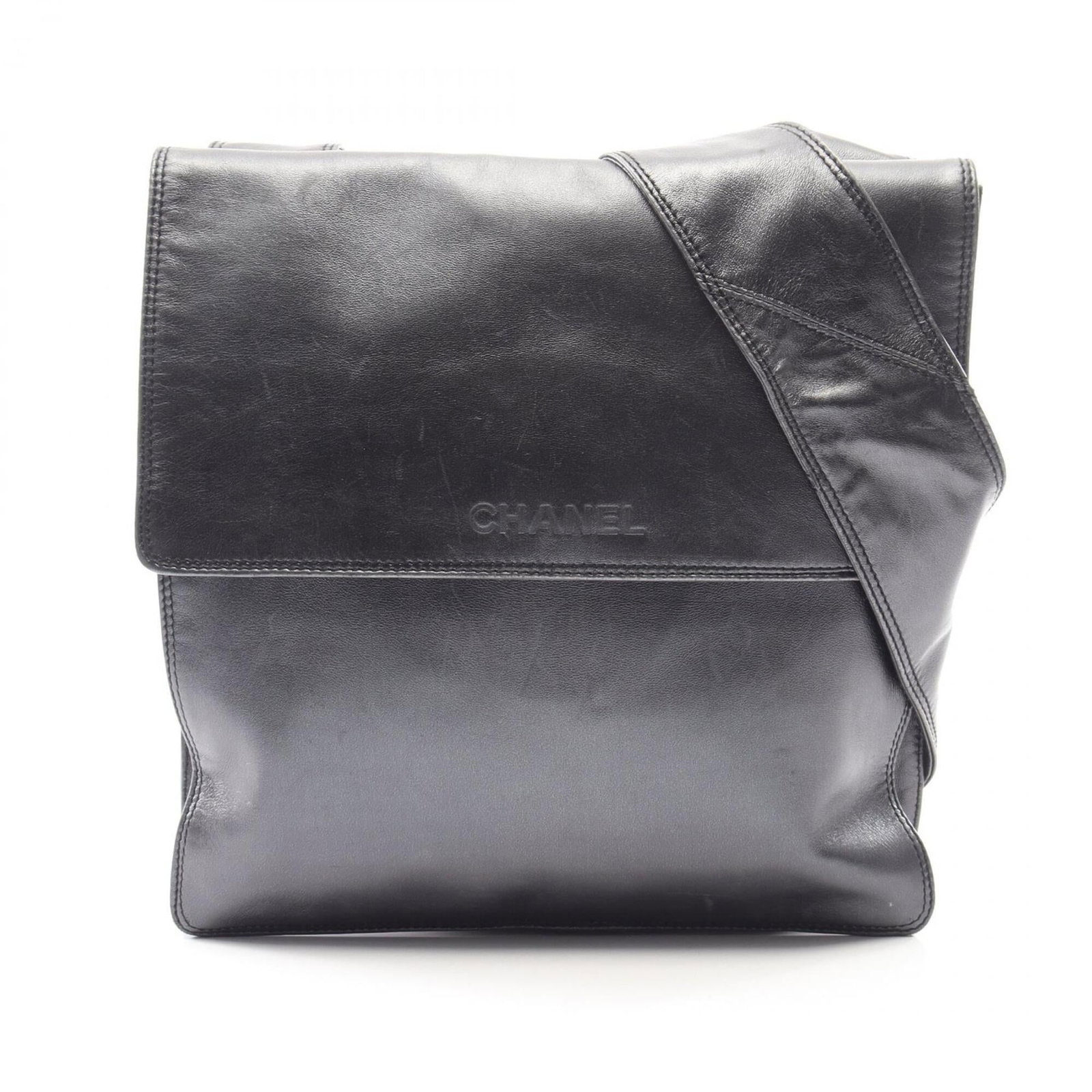Chanel Handbag Shoulder Bag Leather: Chanel Handbag Shoulder Bag Leather Black leather shoulder bag from Chanel, measuring 28cm x 28cm x 4cm. This classic design features high-quality materials and timeless style. A sleek and