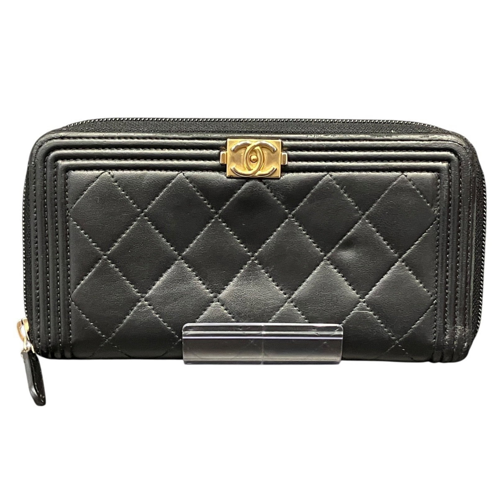 Chanel Long Wallet (Bi-Fold) Leather: Chanel Long Wallet (Bi-Fold) Leather Black leather bi-fold wallet from Chanel, measuring 10cm x 19.5cm x 2.5cm, includes a guarantee card. This long wallet features high-quality leather construction a