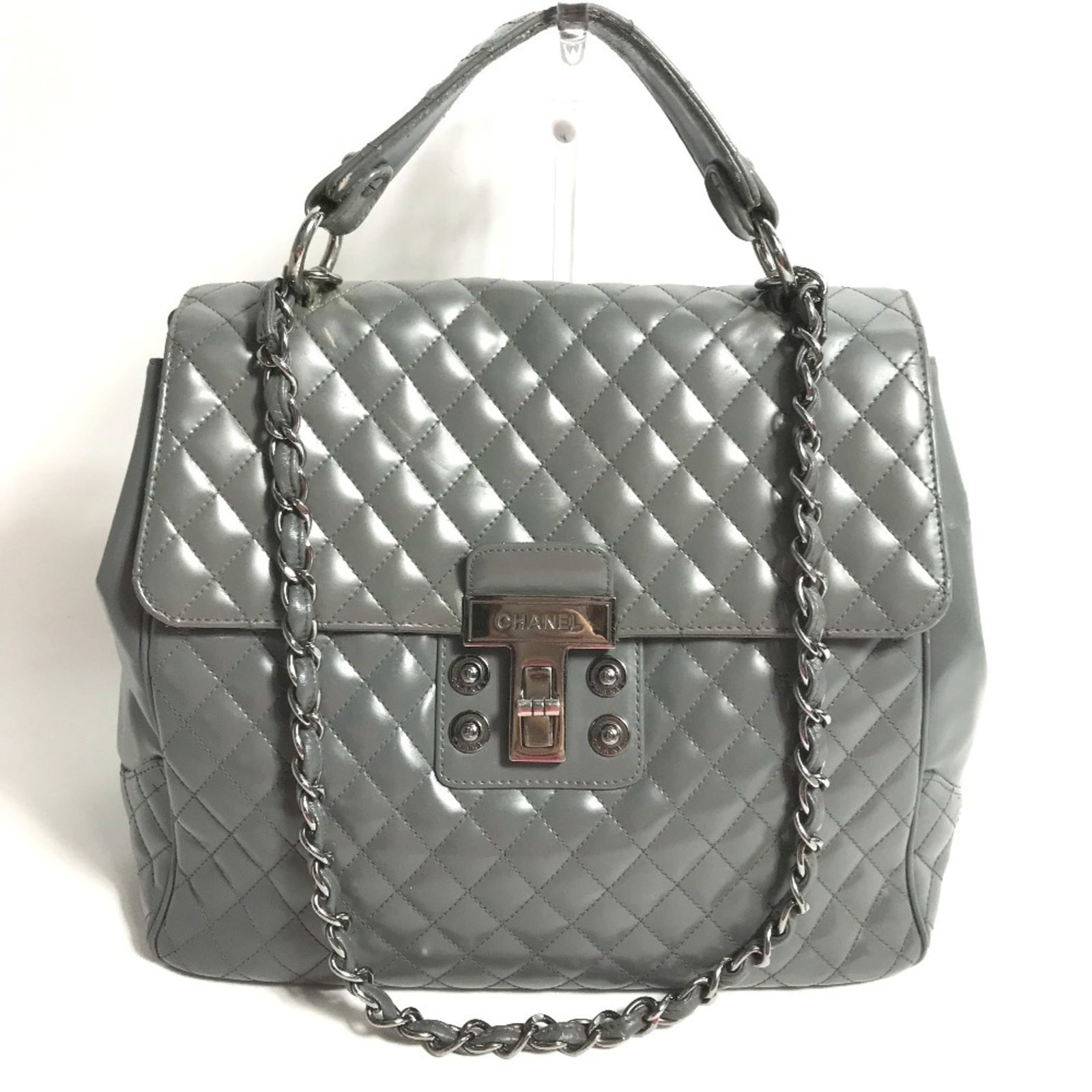 Chanel Handbag Shoulder Bag Leather: Chanel Handbag Shoulder Bag Leather The Chanel Handbag Shoulder Bag Leather features a timeless gray leather design, measuring 26.5cm x 29.5cm x 15.5cm in size. This classic shoulder bag boasts high-q