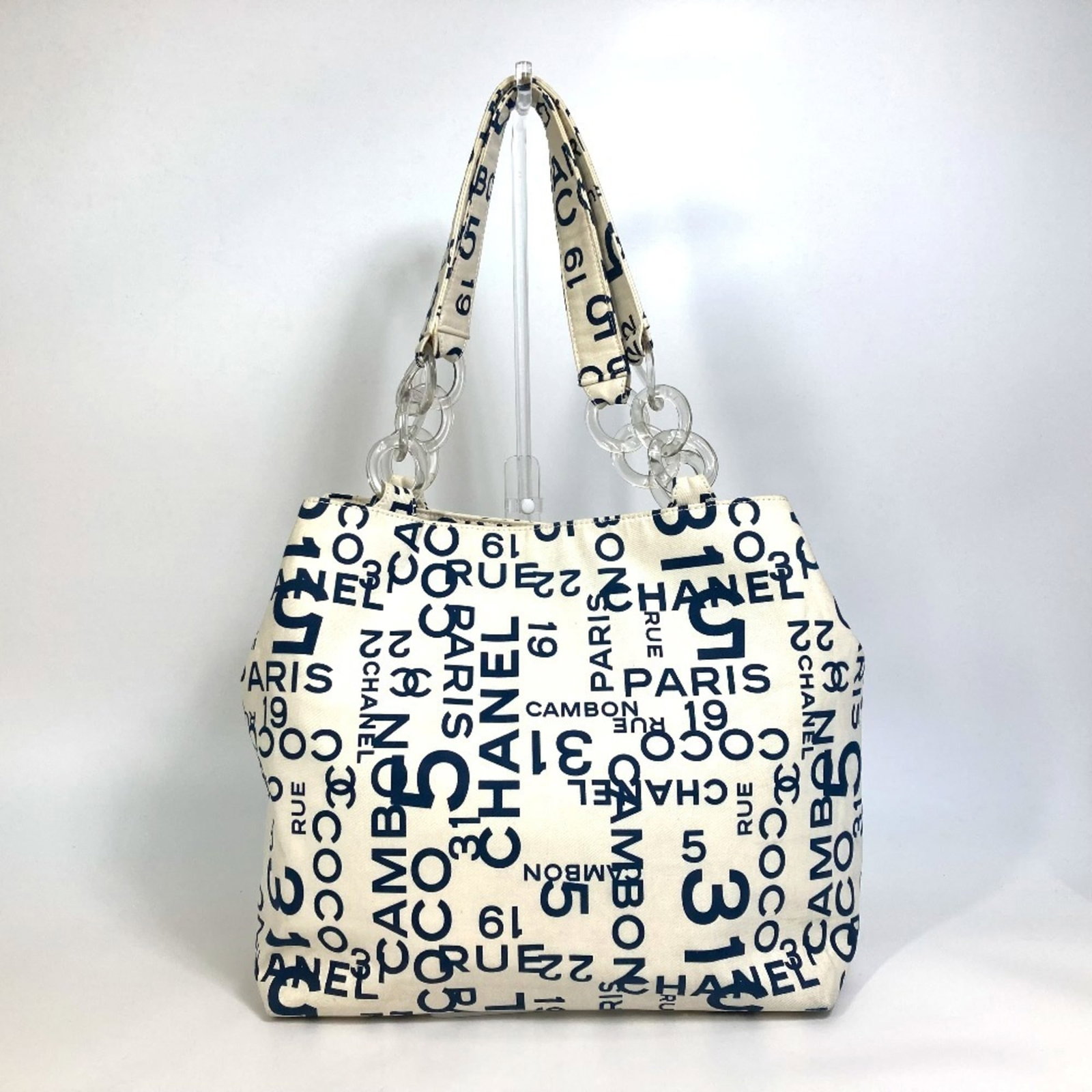 Canvas tote bag Chanel: Canvas tote bag Chanel Canvas tote bag from Chanel, featuring navy and white colors. This shoulder bag measures 31cm x 32cm x 14.7cm and comes with a guarantee card and pouch. The item bears the signa
