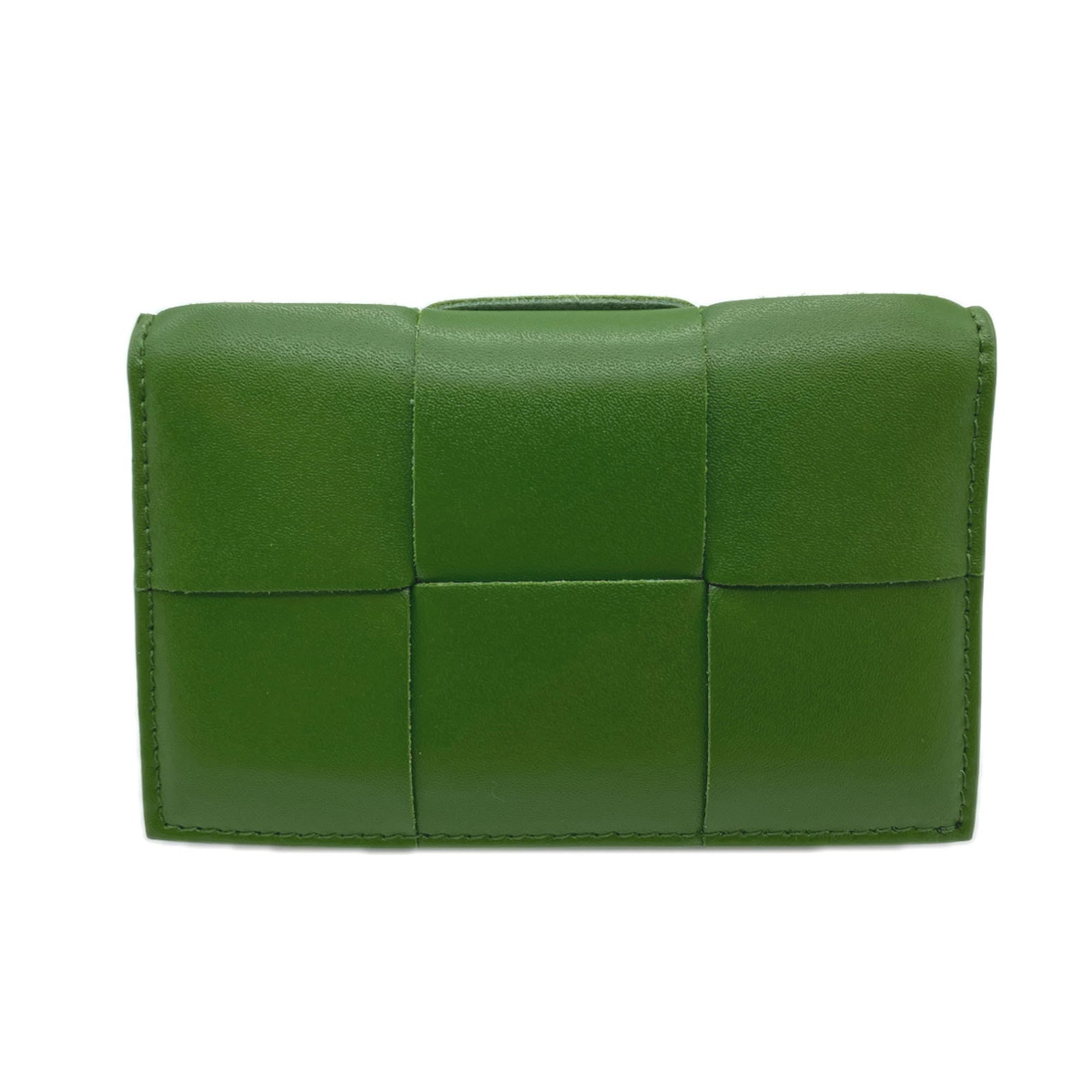 Bottega Veneta Card Case Leather: Bottega Veneta Card Case Leather Bottega Veneta Card Case Leather, crafted from high-quality Italian leather, boasts a sleek green hue and compact dimensions. Measuring just 11.7cm x 7.6cm x 1cm, this