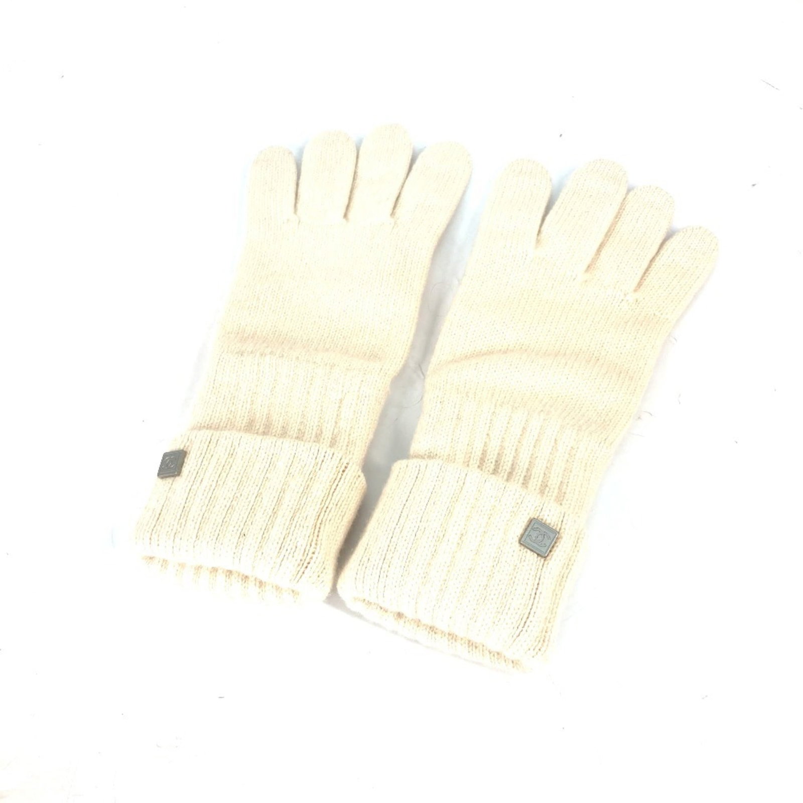 Cashmere Warm Gloves By Chanel: Cashmere Warm Gloves By Chanel Cashmere Warm Gloves By Chanel are crafted from luxurious cashmere, providing warmth and comfort. The ivory color and total length of 27.5cm / 10.82'' make these gloves 