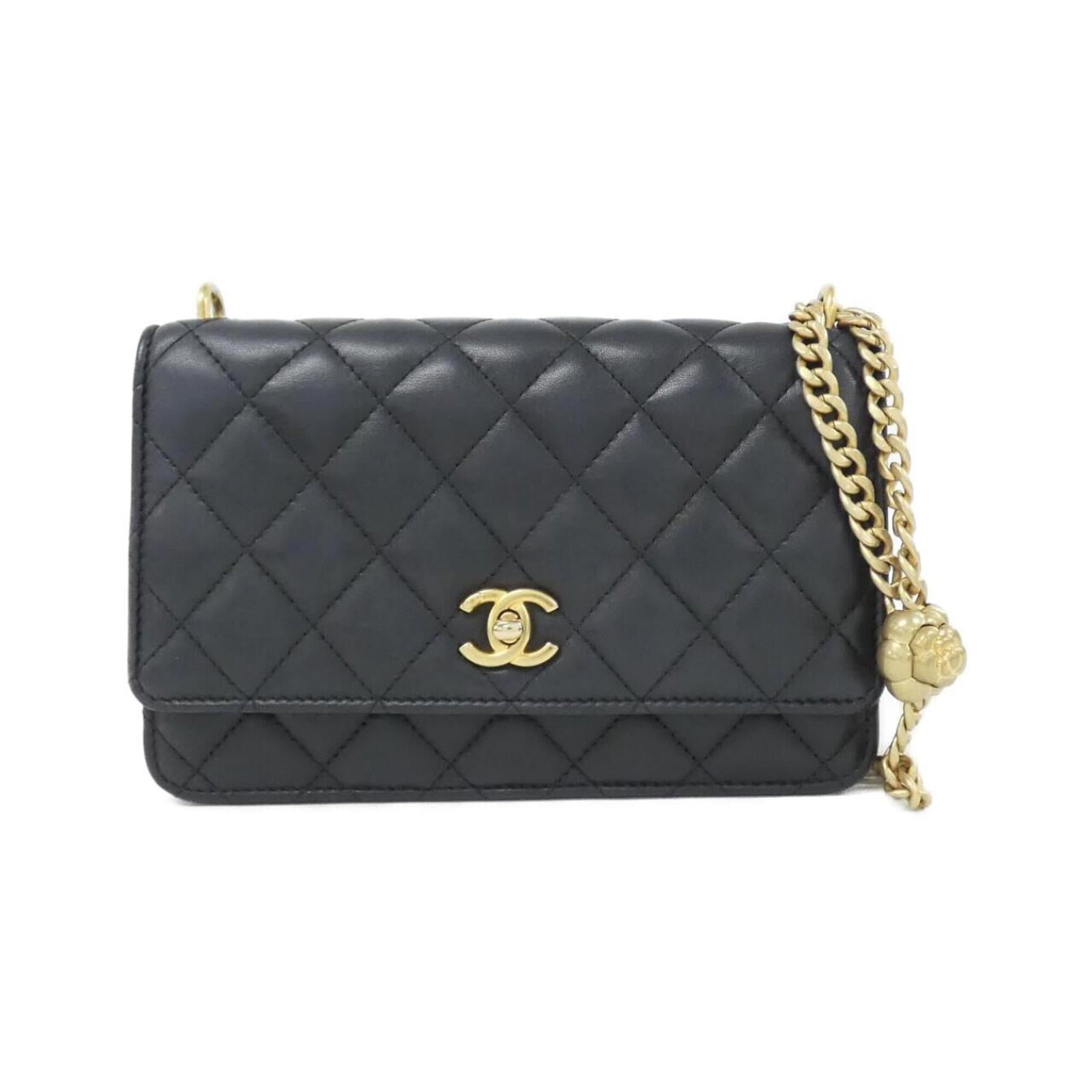 Chain Wallet Leather for Shoulder: Chain Wallet Leather for Shoulder Chain Wallet Leather for Shoulder in Black Lambskin features a sleek design with a chain strap, perfect for hands-free convenience. Measuring 12cm x 19cm x 4cm, it of