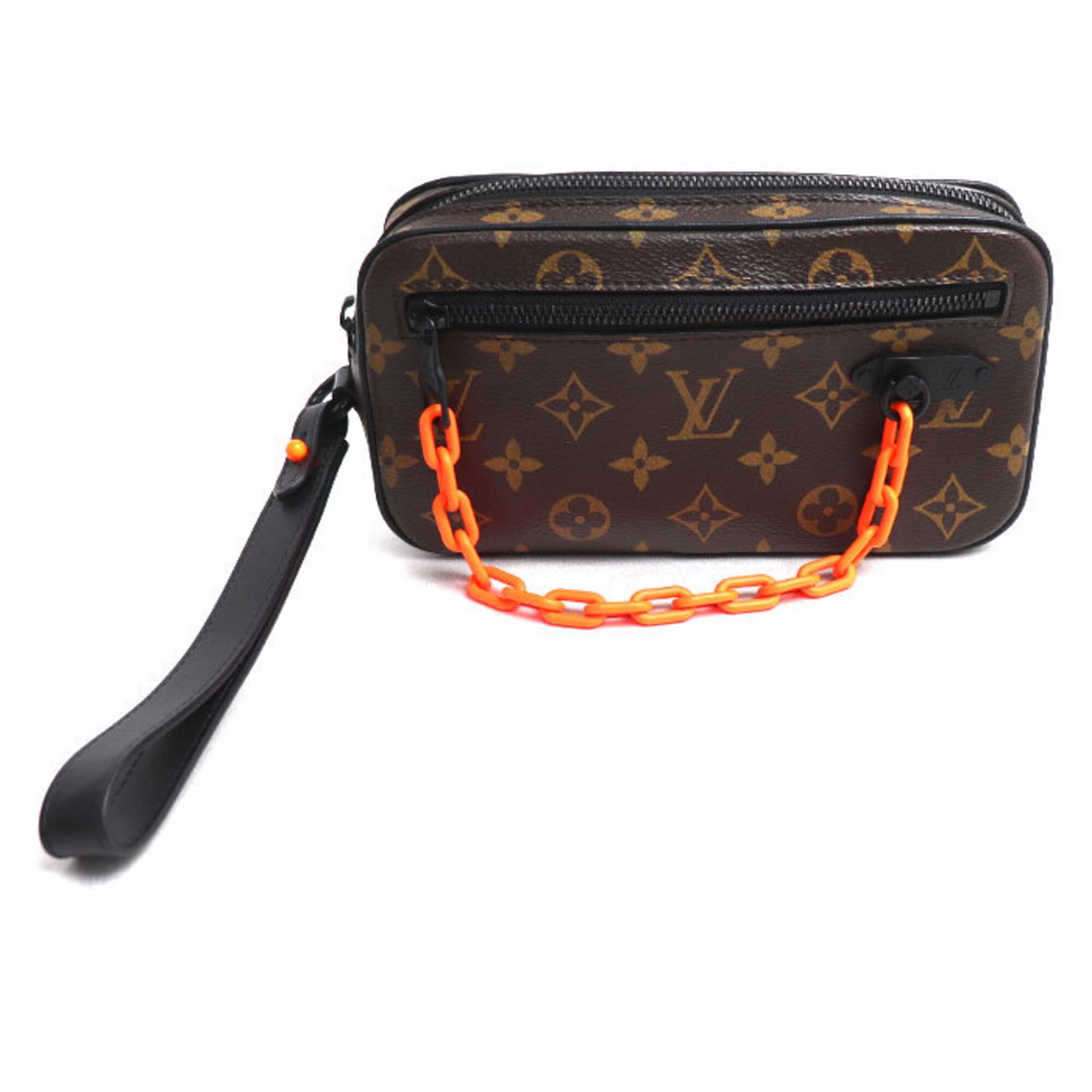 Louis Vuitton Clutch Monogram Bag: Louis Vuitton Clutch Monogram Bag Monogram pattern adorns the exterior of this Louis Vuitton clutch bag, crafted from high-quality materials. Measuring 11cm x 21cm x 4cm, it features a classic design
