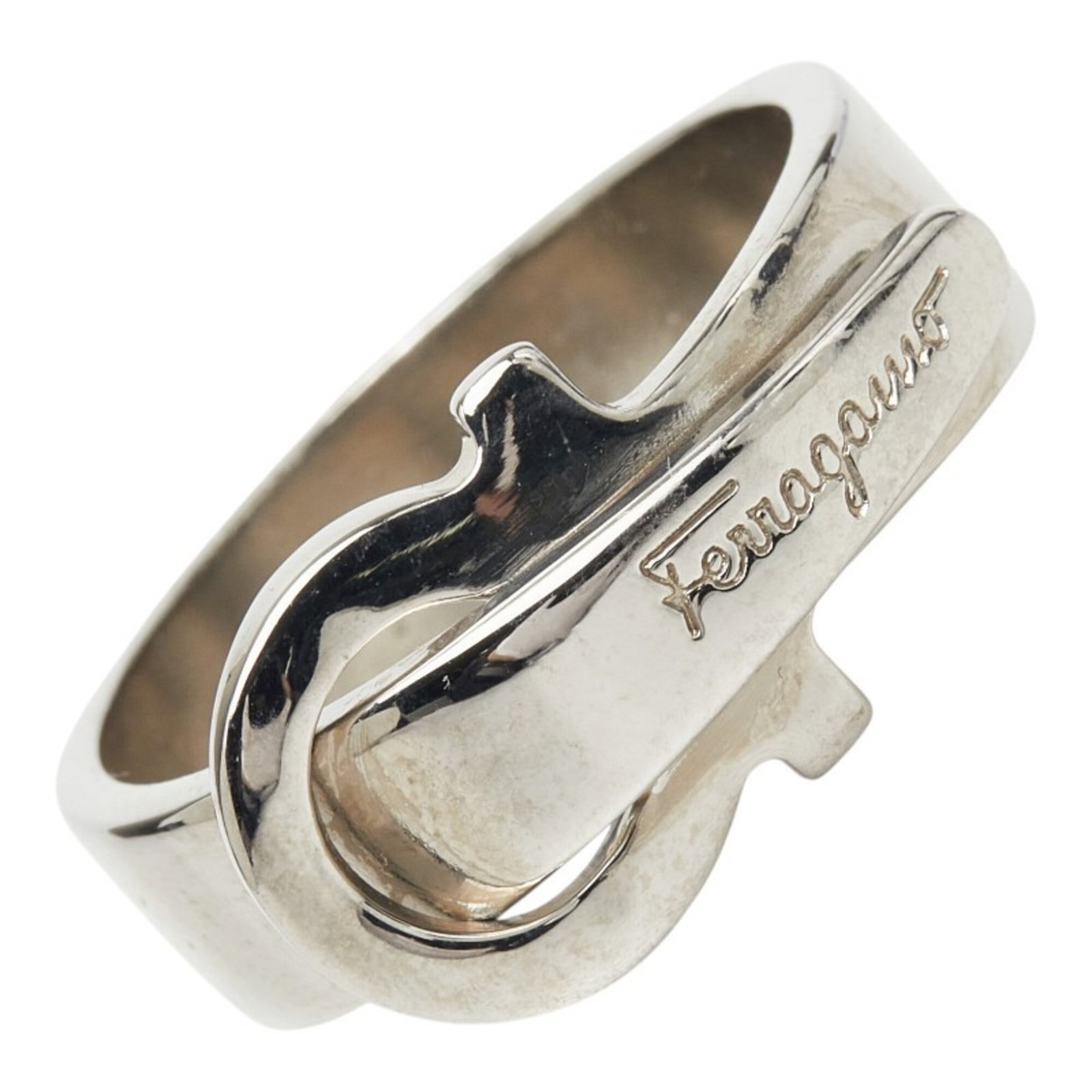 Salvatore Ferragamo Scarf Ring Metal: Salvatore Ferragamo Scarf Ring Metal Silver Salvatore Ferragamo Scarf Ring Metal. This metal scarf ring bears the signature and features the iconic brand name, making it a stylish accessory for