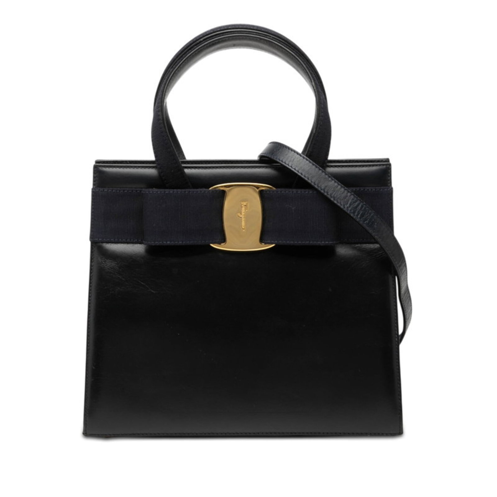 Handbag Salvatore Ferragamo Leather Shoulder: Handbag Salvatore Ferragamo Leather Shoulder Navy leather shoulder bag from Salvatore Ferragamo, featuring classic design and timeless elegance. With its rich leather material and precise measurements