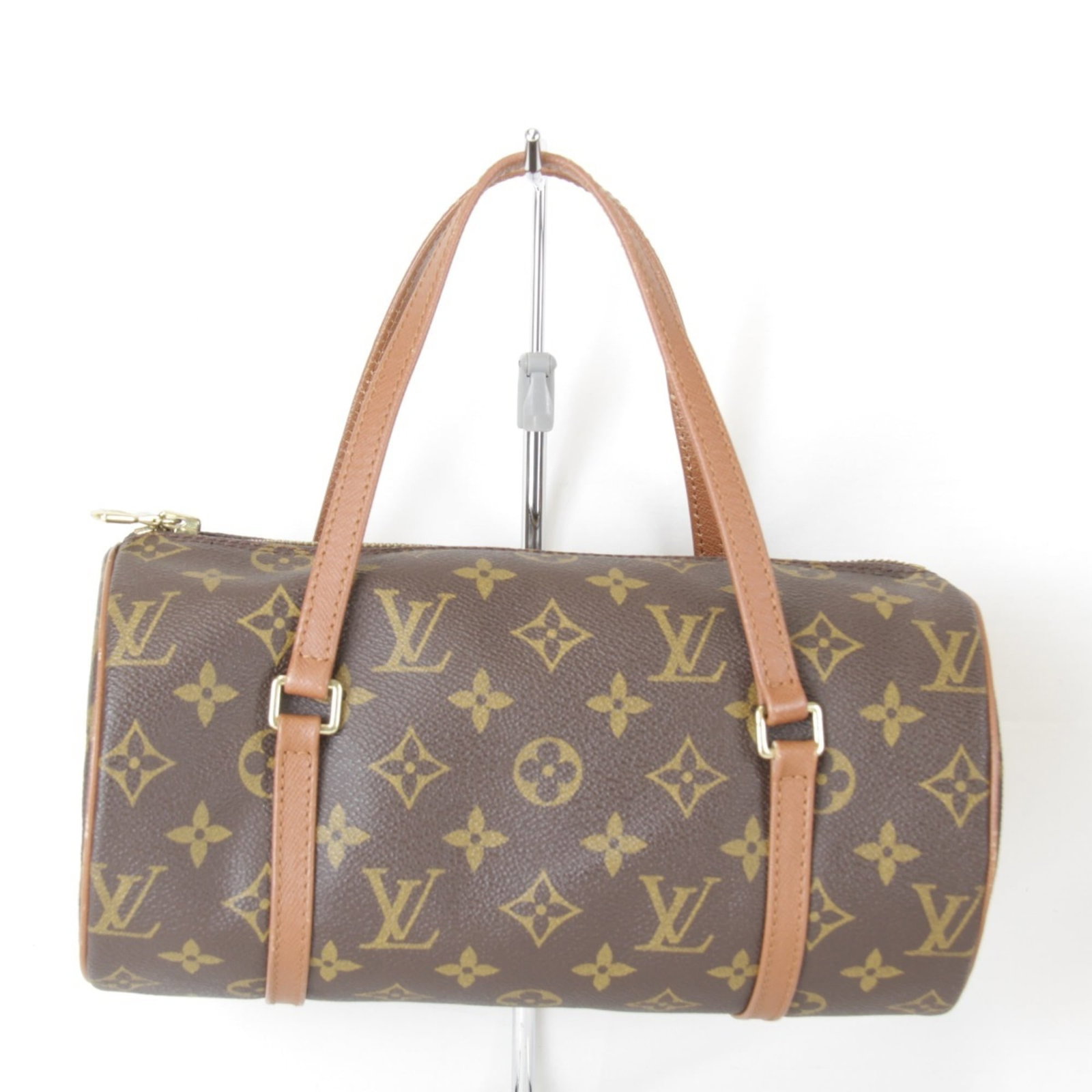 Handbag Pouch Canvas Monogram Louis Vuitton: Handbag Pouch Canvas Monogram Louis Vuitton Monogram canvas, a classic Louis Vuitton design, adorns this stylish handbag pouch. With its signature 13cm x 26cm x 13cm dimensions, it's the perfect size