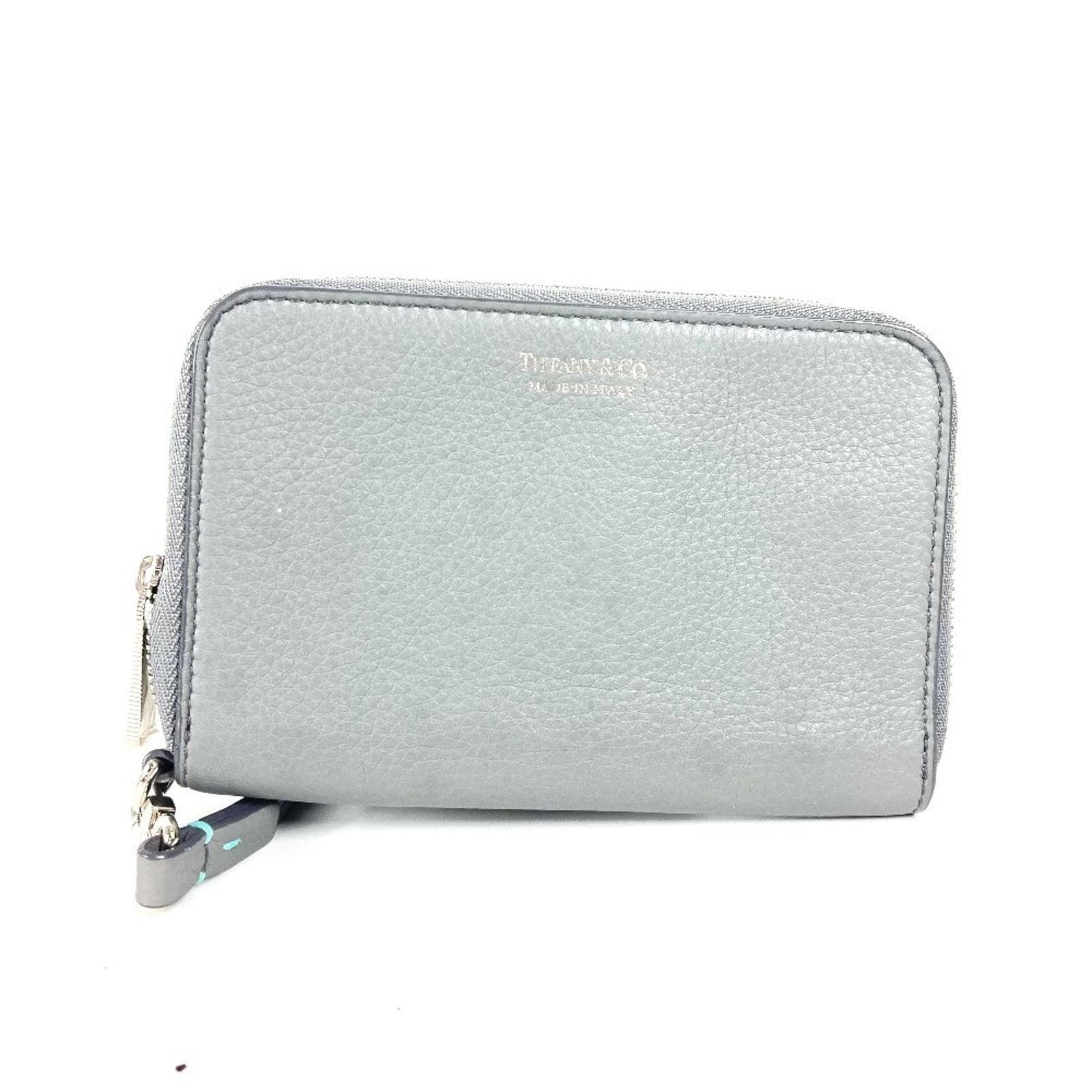 Case Leather Business Card Tiffany: Case Leather Business Card Tiffany The Case Leather Business Card Tiffany is made from high-quality gray leather, measuring 14.5cm x 10cm in size. This stylish business card case features a sleek desi