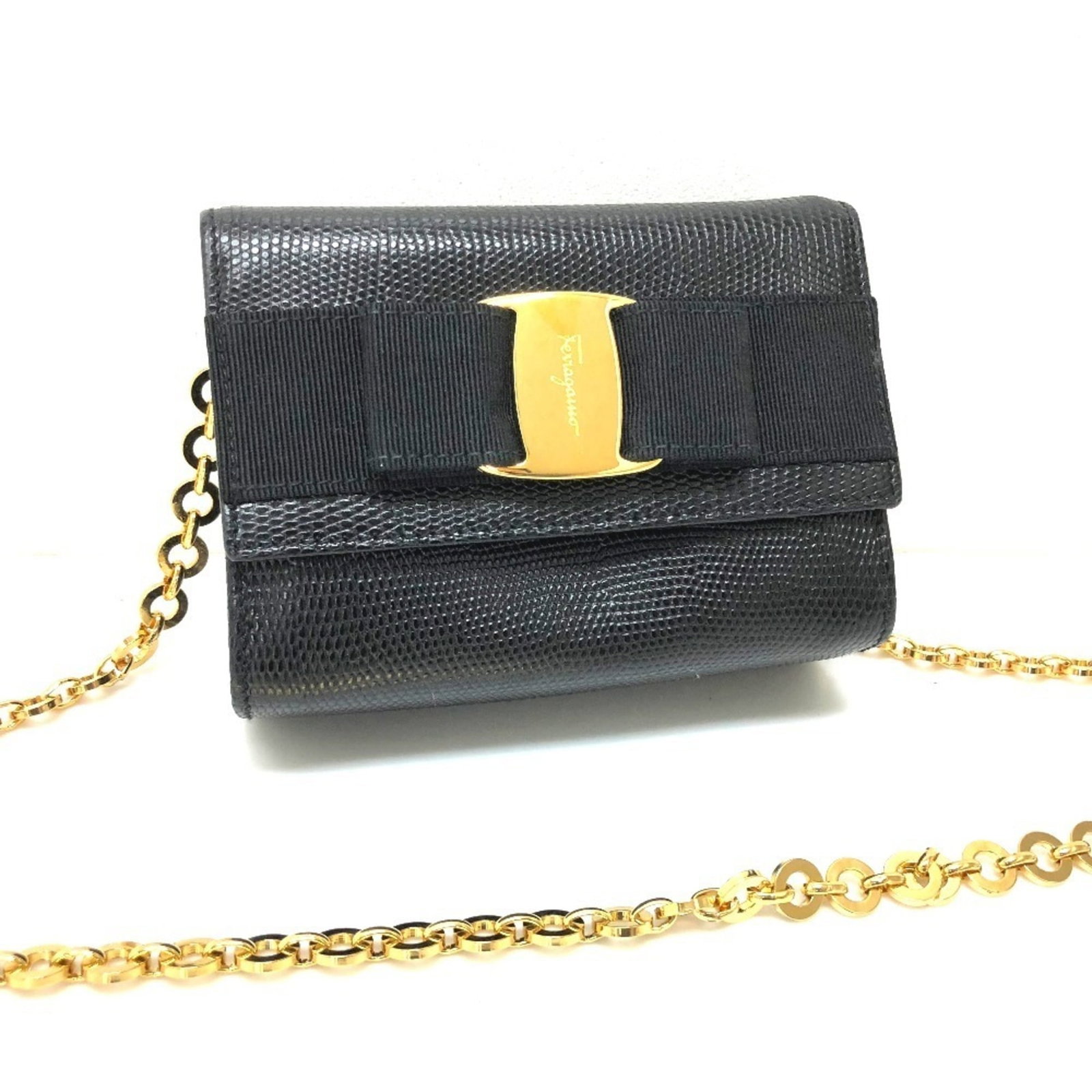 Ferragamo Leather Pochette Salvatore Bag Shoulder: Ferragamo Leather Pochette Salvatore Bag Shoulder Black leather pochette with gold hardware and an open inner pocket, measuring 11cm x 14.5cm x 5cm, features a magnetic closure. The Salvatore Ferragam