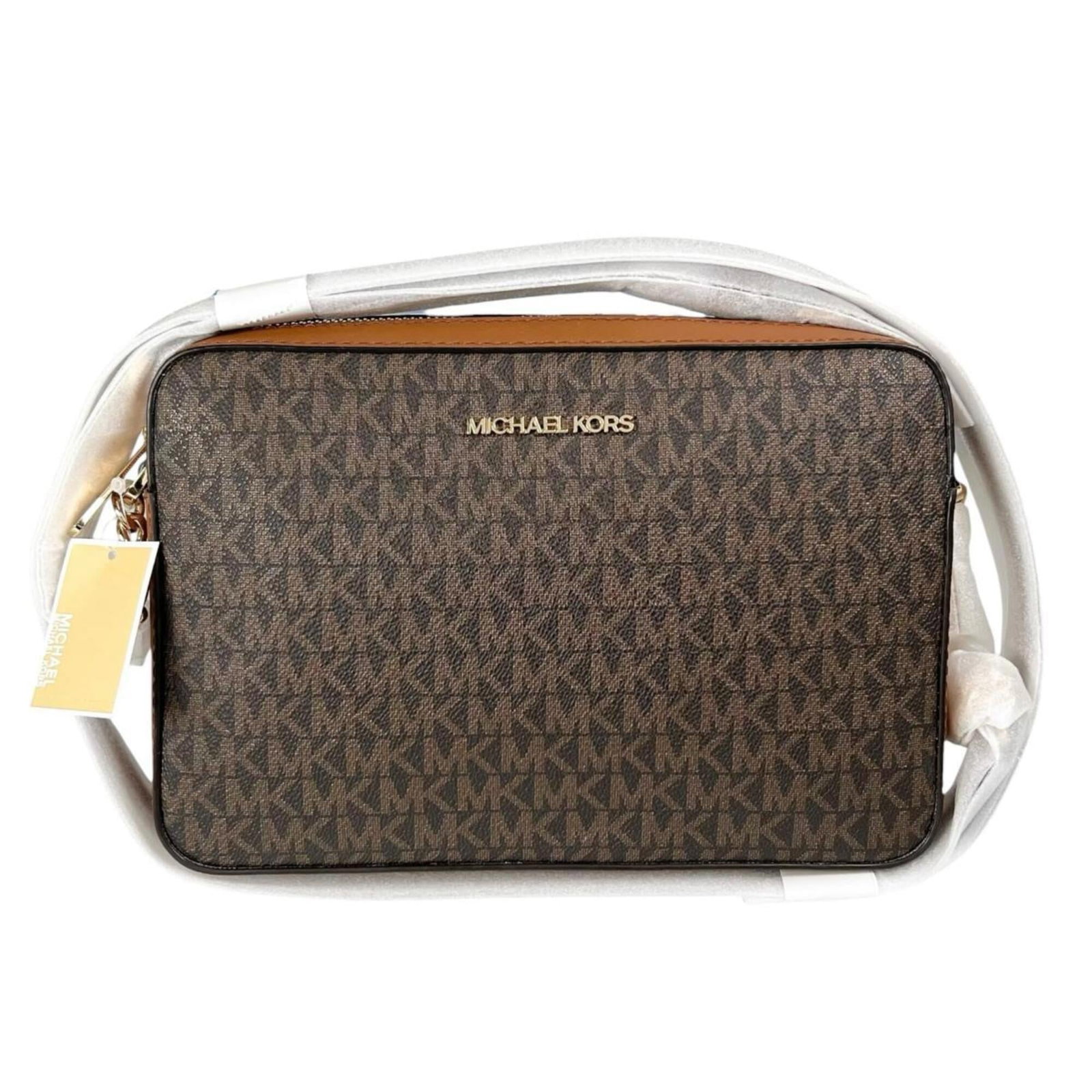 Leather Shoulder Bag Weekend Michael Kors: Leather Shoulder Bag Weekend Michael Kors Brown Leather Shoulder Bag with Zipper Closure, Perfect for Weekend Getaways. This Michael Kors Country bag features high-quality leather and a spacious