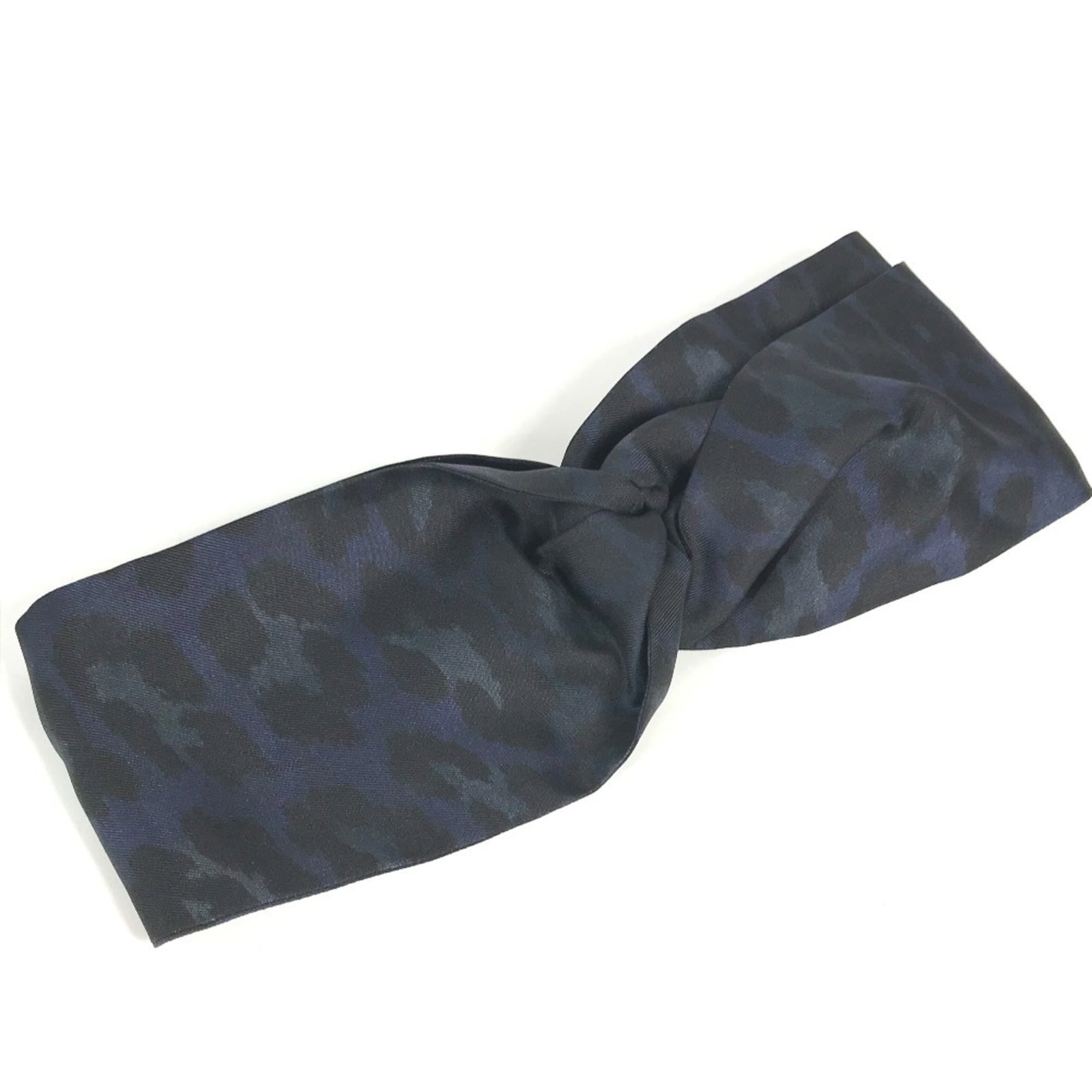 Christian Dior silk headband: Christian Dior silk headband Silk headband from Christian Dior, available in black and blue. Made from high-quality silk with a size of 26cm x 10.23 inches. Item Specifics: Brand: Christian Dior