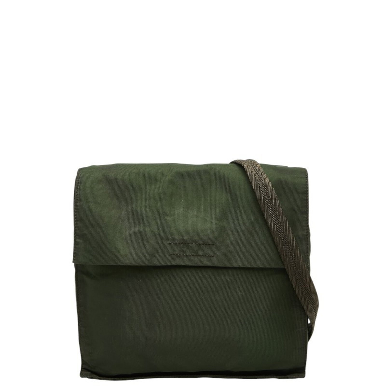 Shoulder Bag Nylon Prada: Shoulder Bag Nylon Prada This Prada shoulder bag is made from durable nylon, offering a stylish and practical solution for daily use. Measuring 22.5cm x 23cm x 2cm, it features a classic design with