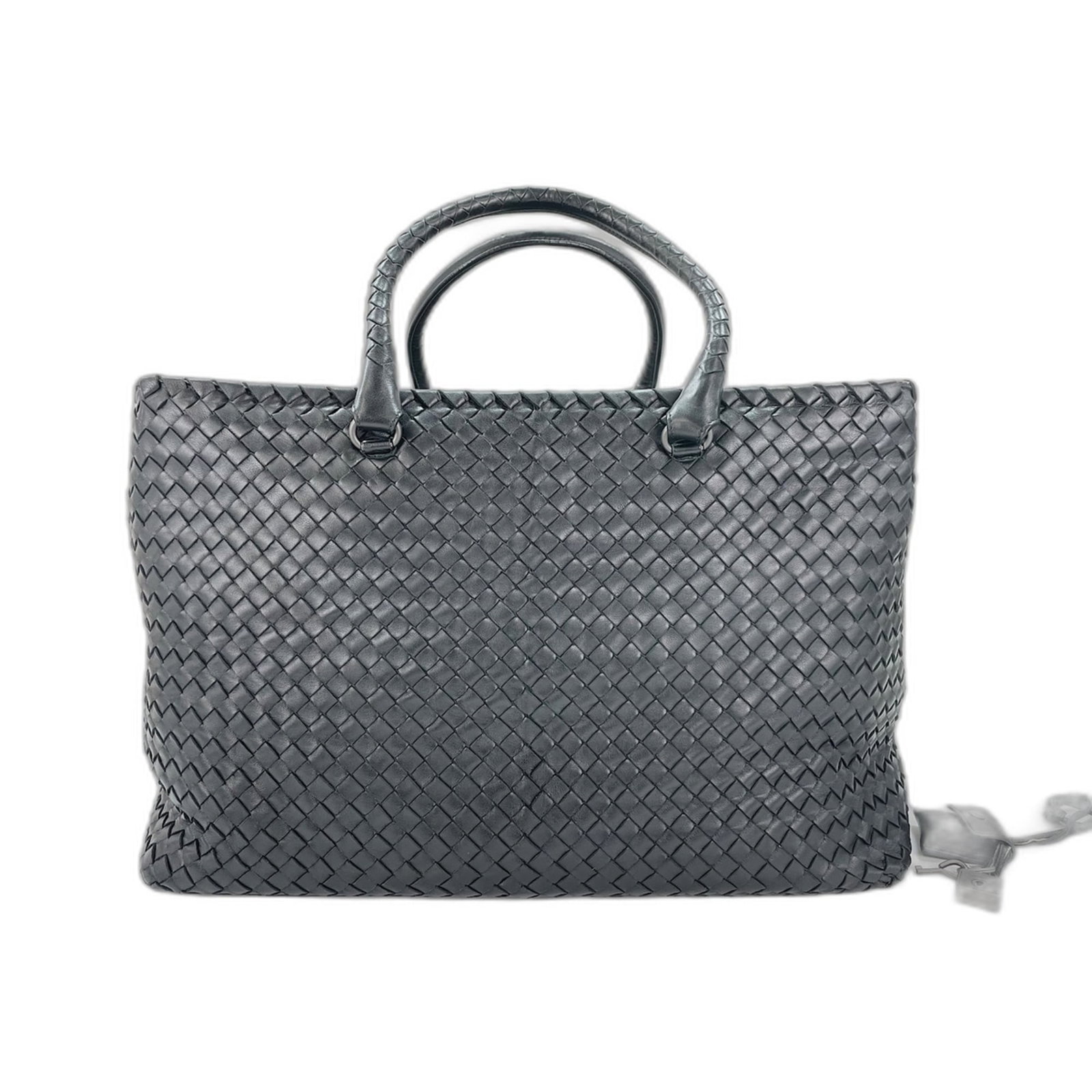 Boston Bag Leather from Bottega Veneta: Boston Bag Leather from Bottega Veneta Boston Bag Leather from Bottega Veneta - A timeless piece in black leather, measuring 27cm x 39cm x 22cm. The classic design and sleek silhouette make it a