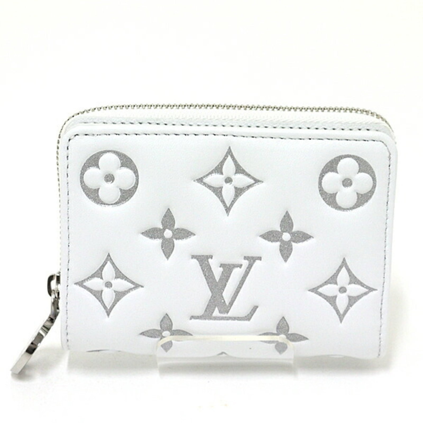 Louis Vuitton Wallet (Bi-Fold) Leather: Louis Vuitton Wallet (Bi-Fold) Leather This Louis Vuitton bi-fold leather wallet features a crisp white finish and classic design. It comes with its original box, dust bag, and paper bag for added con
