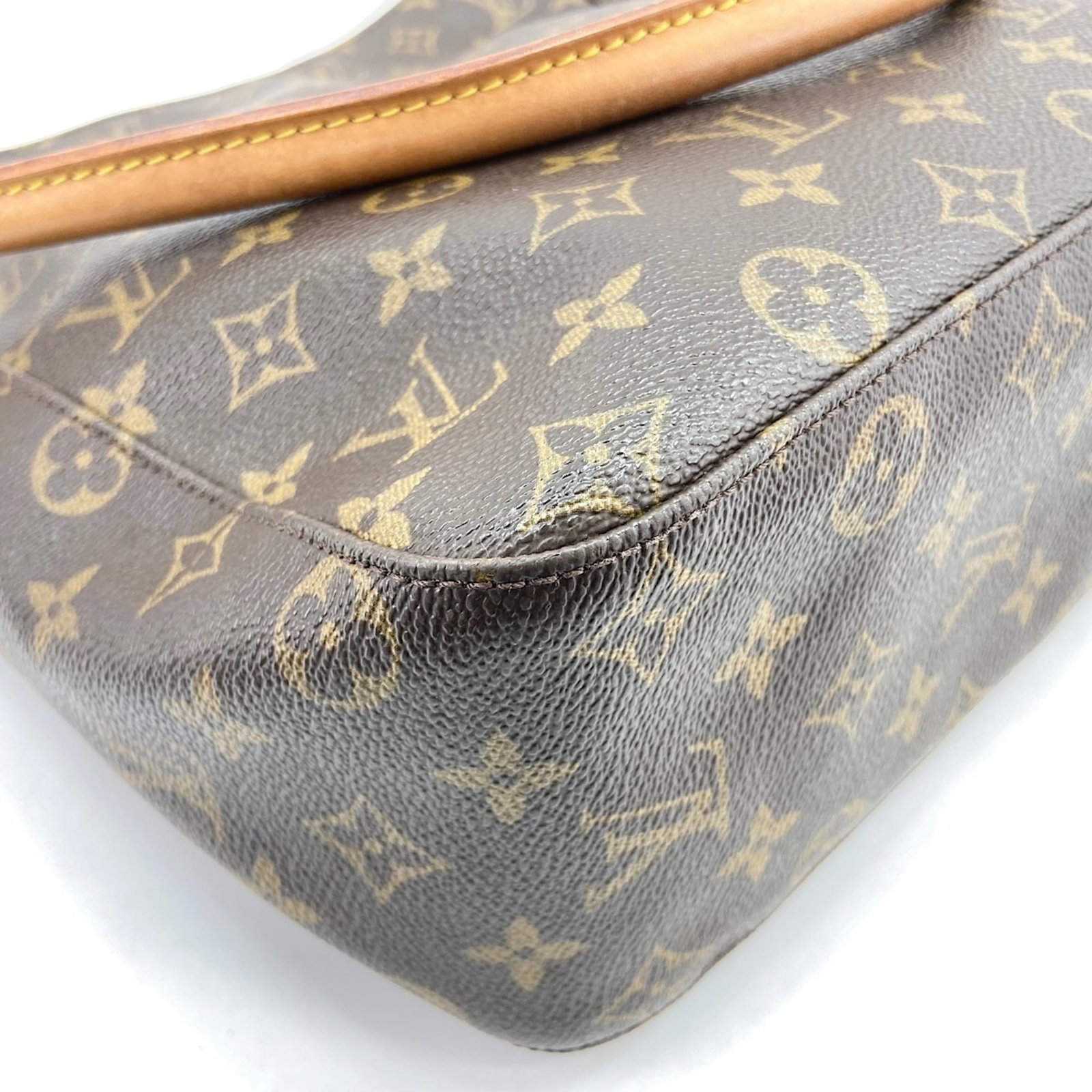 Louis Vuitton Handbag - 8