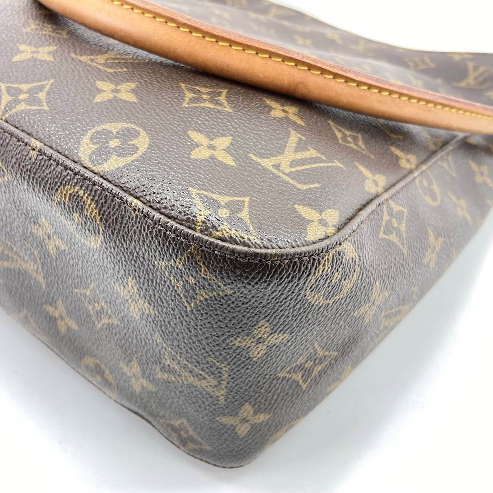 Louis Vuitton Handbag - 9